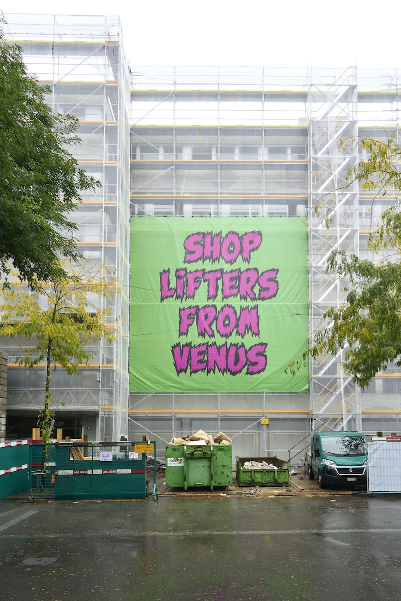 Shoplifters from Venus