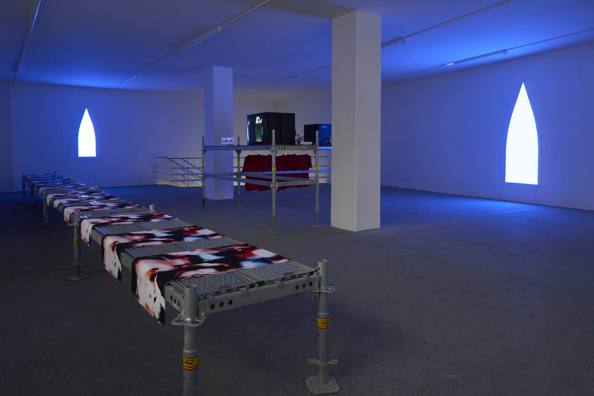 Shoplifters from Venus