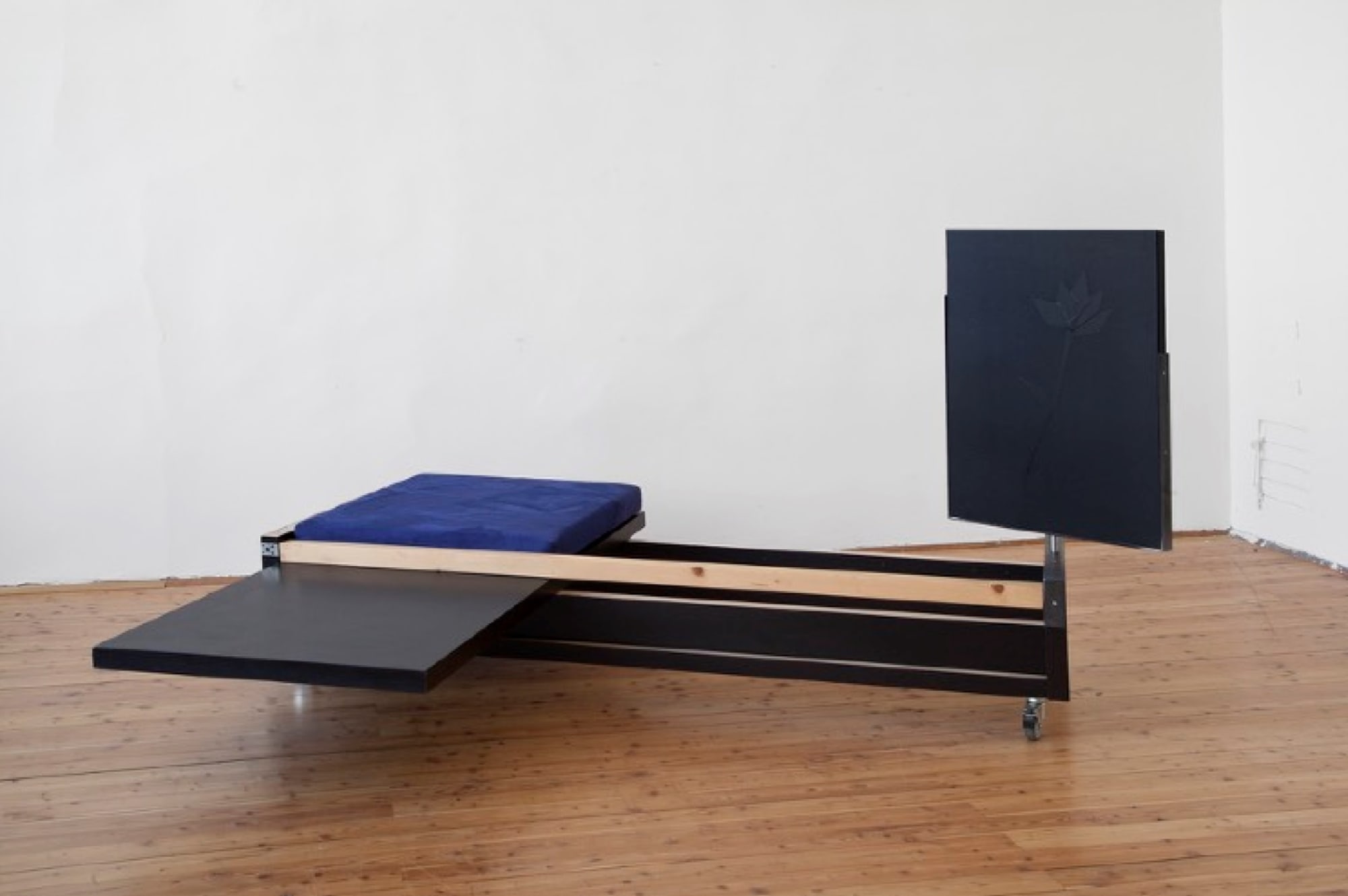 MICHAEL STRASSER Tulip Spinner 001, 2021 Mixed Media Display 126 x 212 x 178 cm