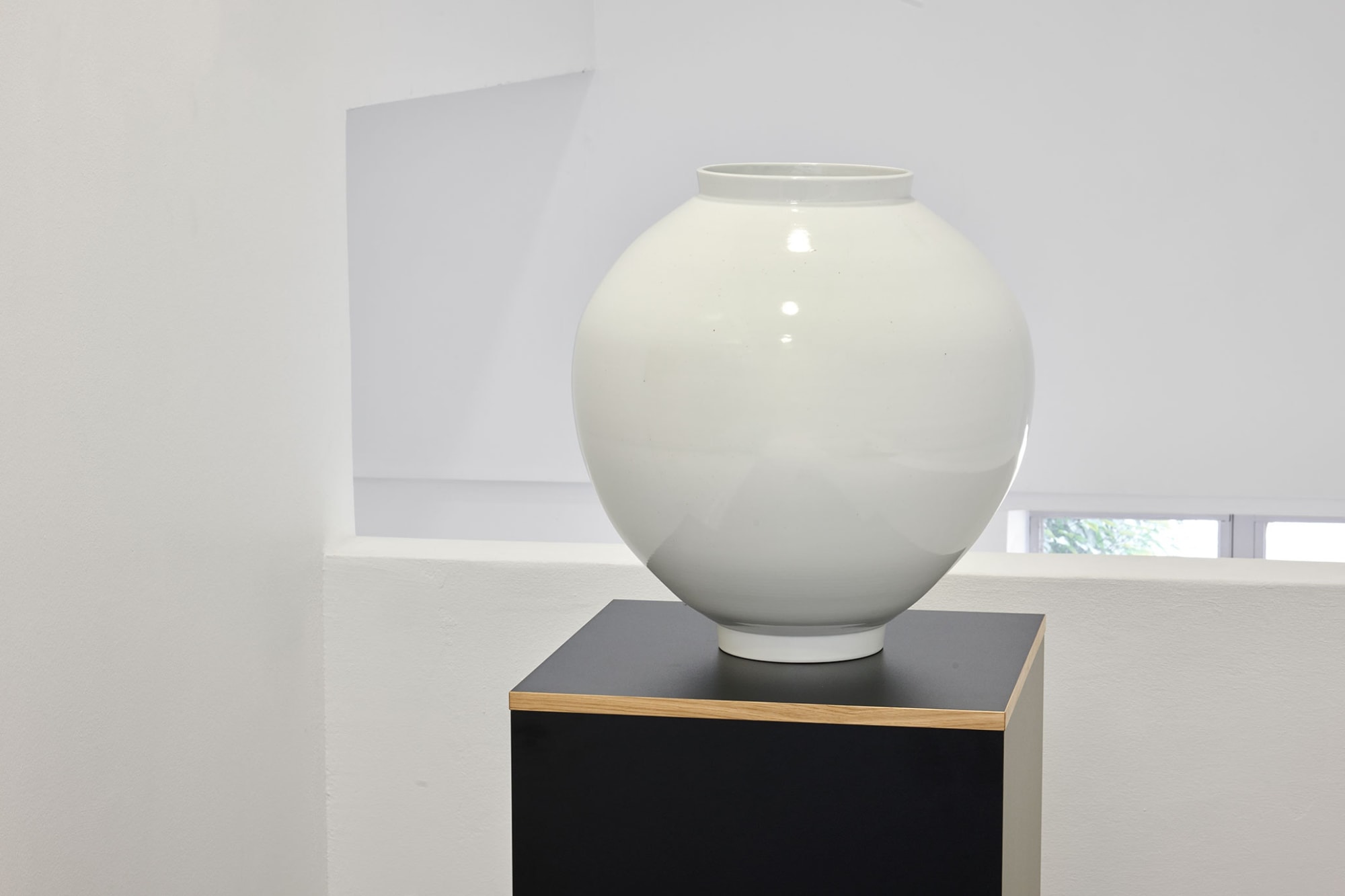 [COLOGNE] THE TRANSCENDENCE OF WHITE