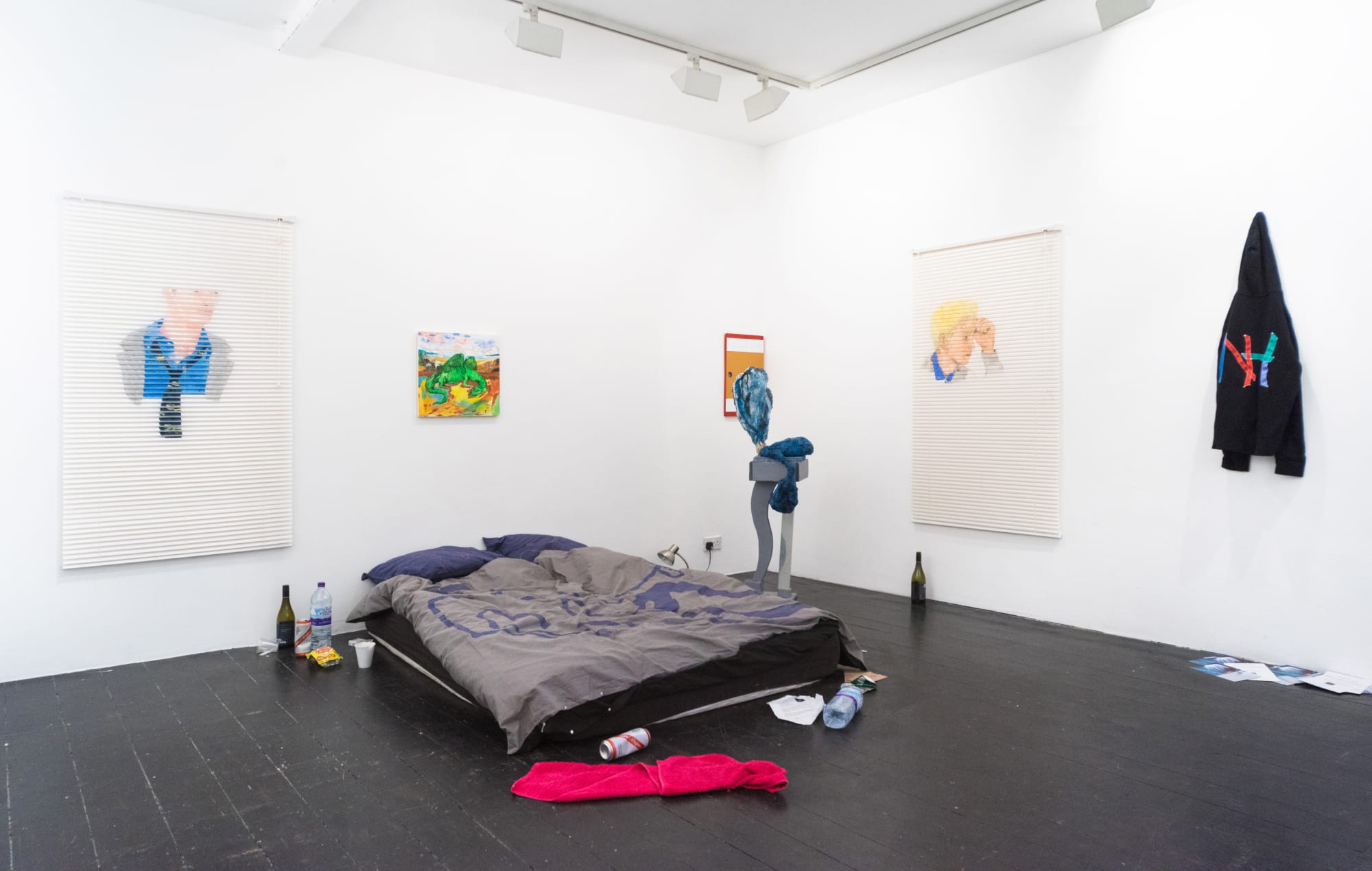 [LONDON] KIDS USE LAPTOPS