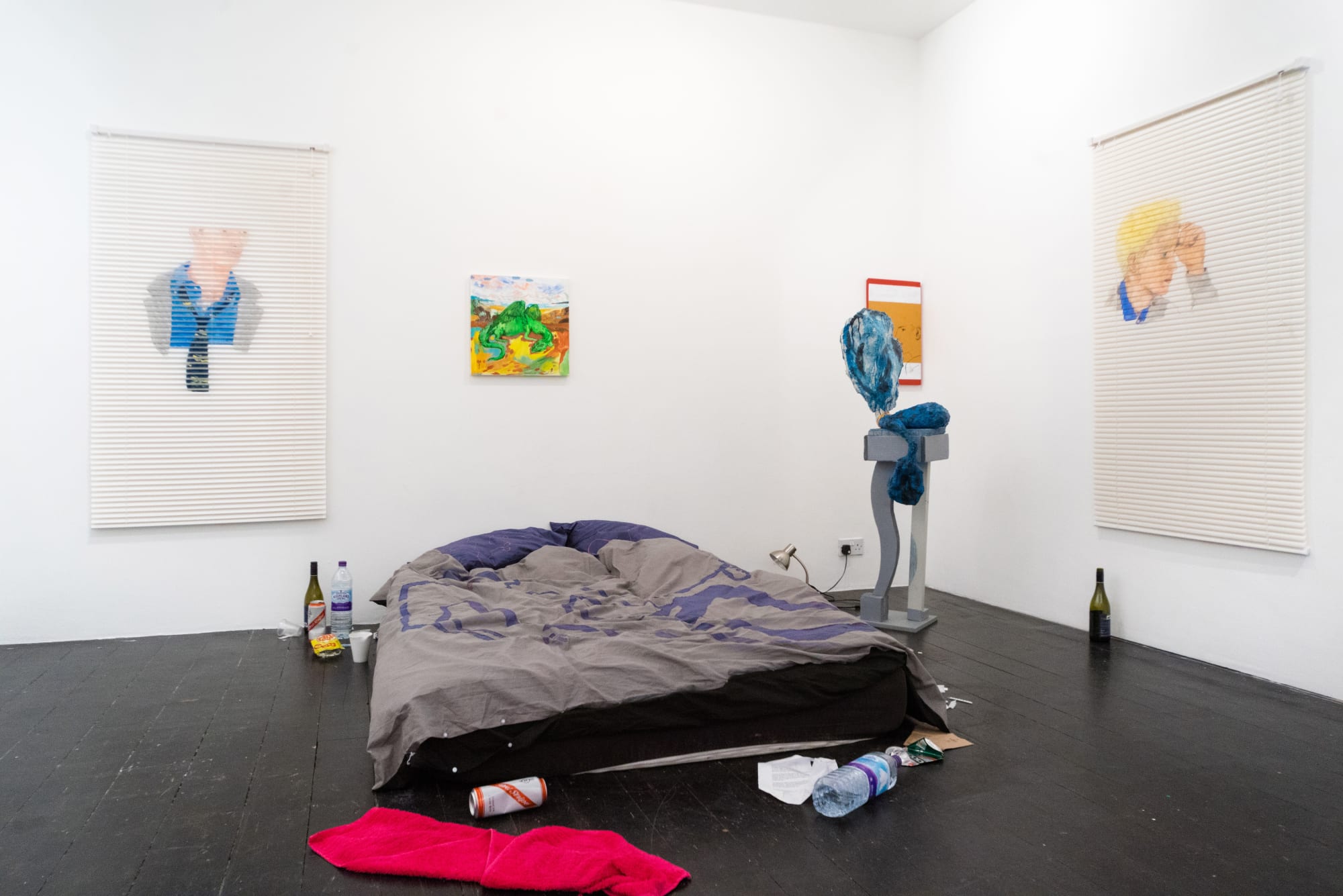 [LONDON] KIDS USE LAPTOPS