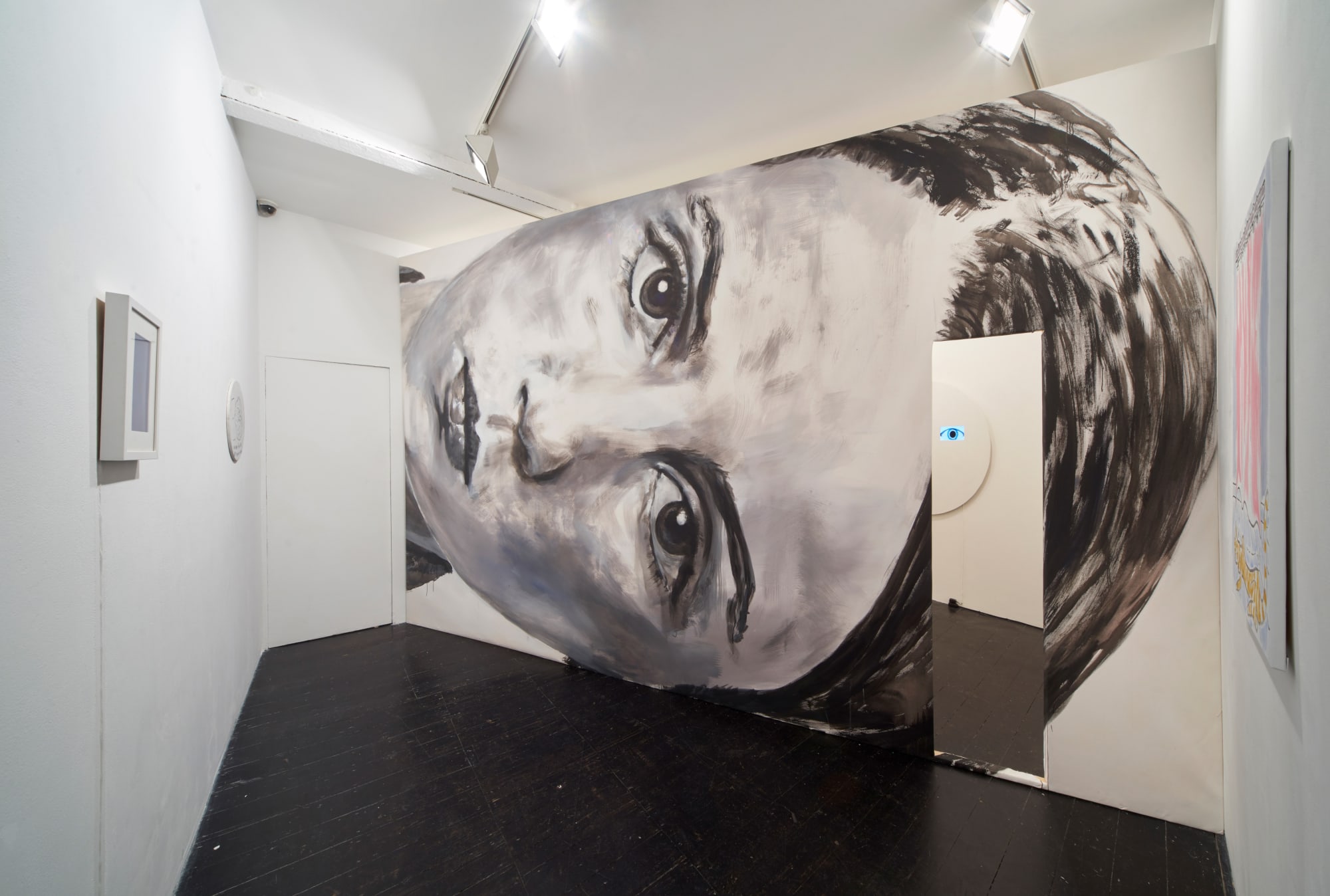 [LONDON] SITTING IN A HOLE THAT HAS THE SHAPE OF A FRIGHTENED CAT