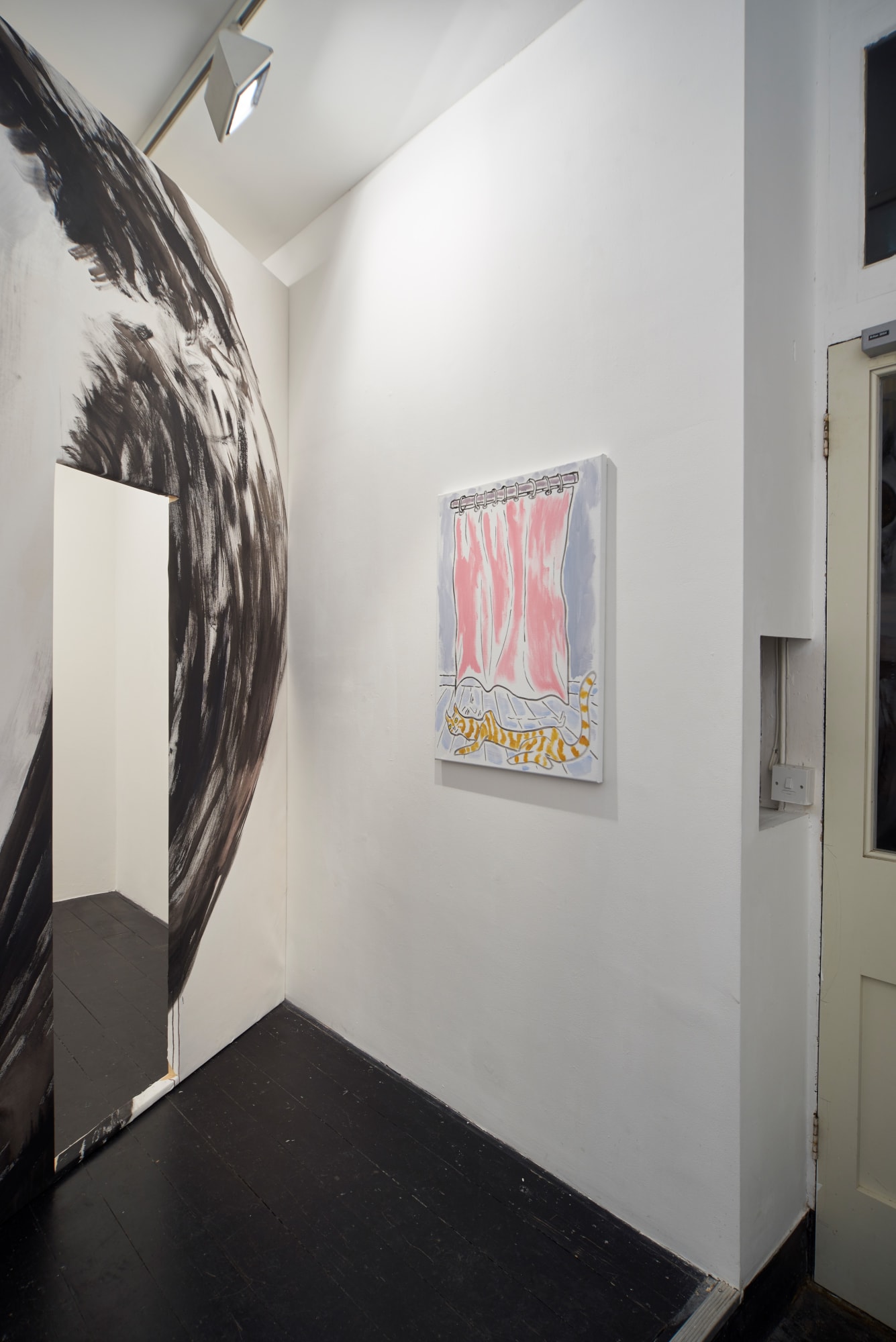 [LONDON] SITTING IN A HOLE THAT HAS THE SHAPE OF A FRIGHTENED CAT