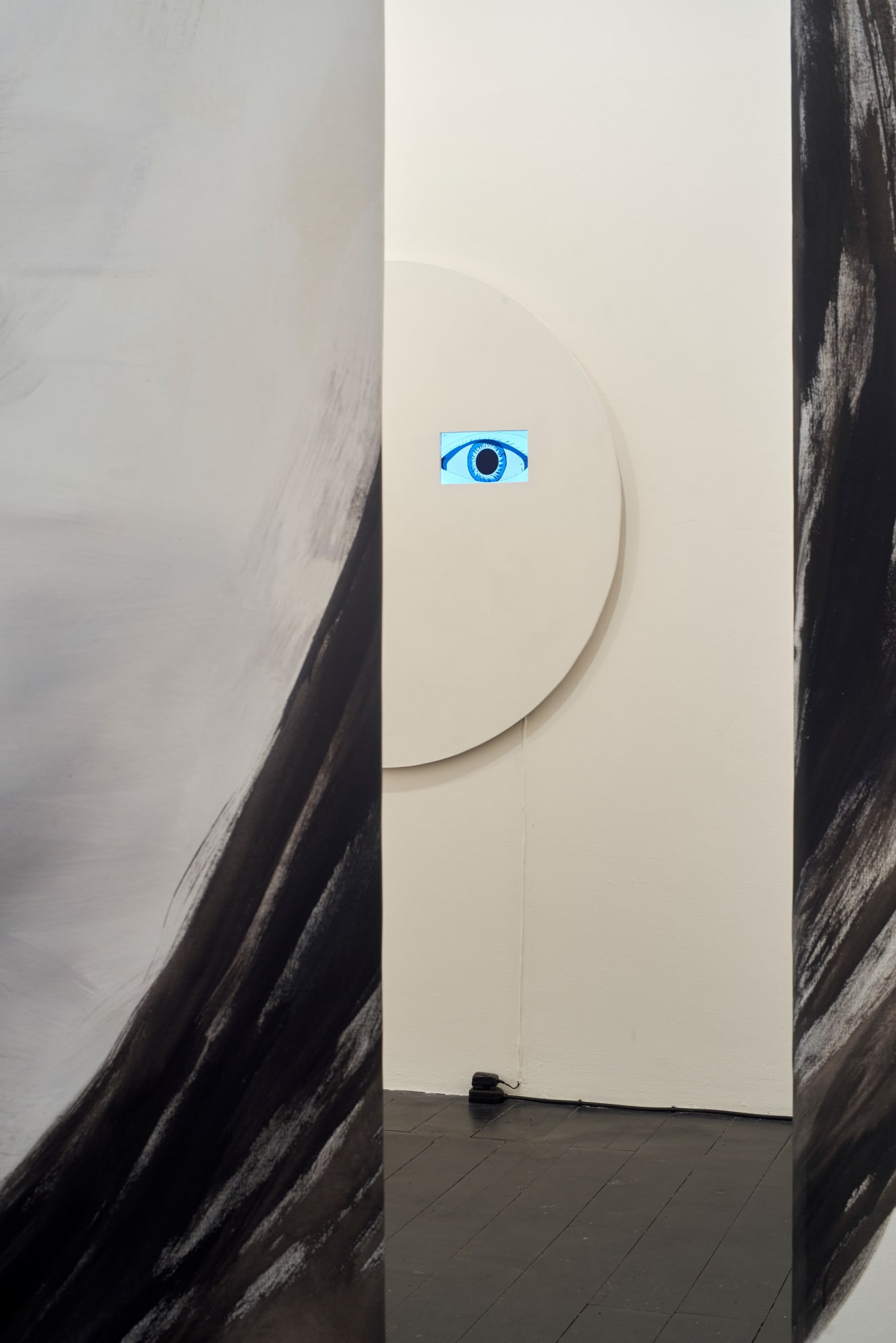 [LONDON] SITTING IN A HOLE THAT HAS THE SHAPE OF A FRIGHTENED CAT