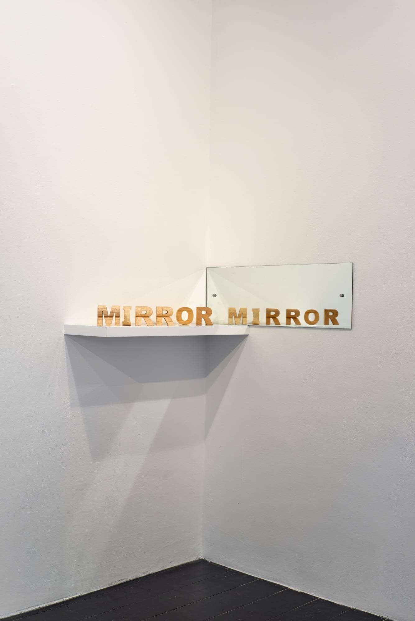 [LONDON] THE MIRROR’S MIRROR