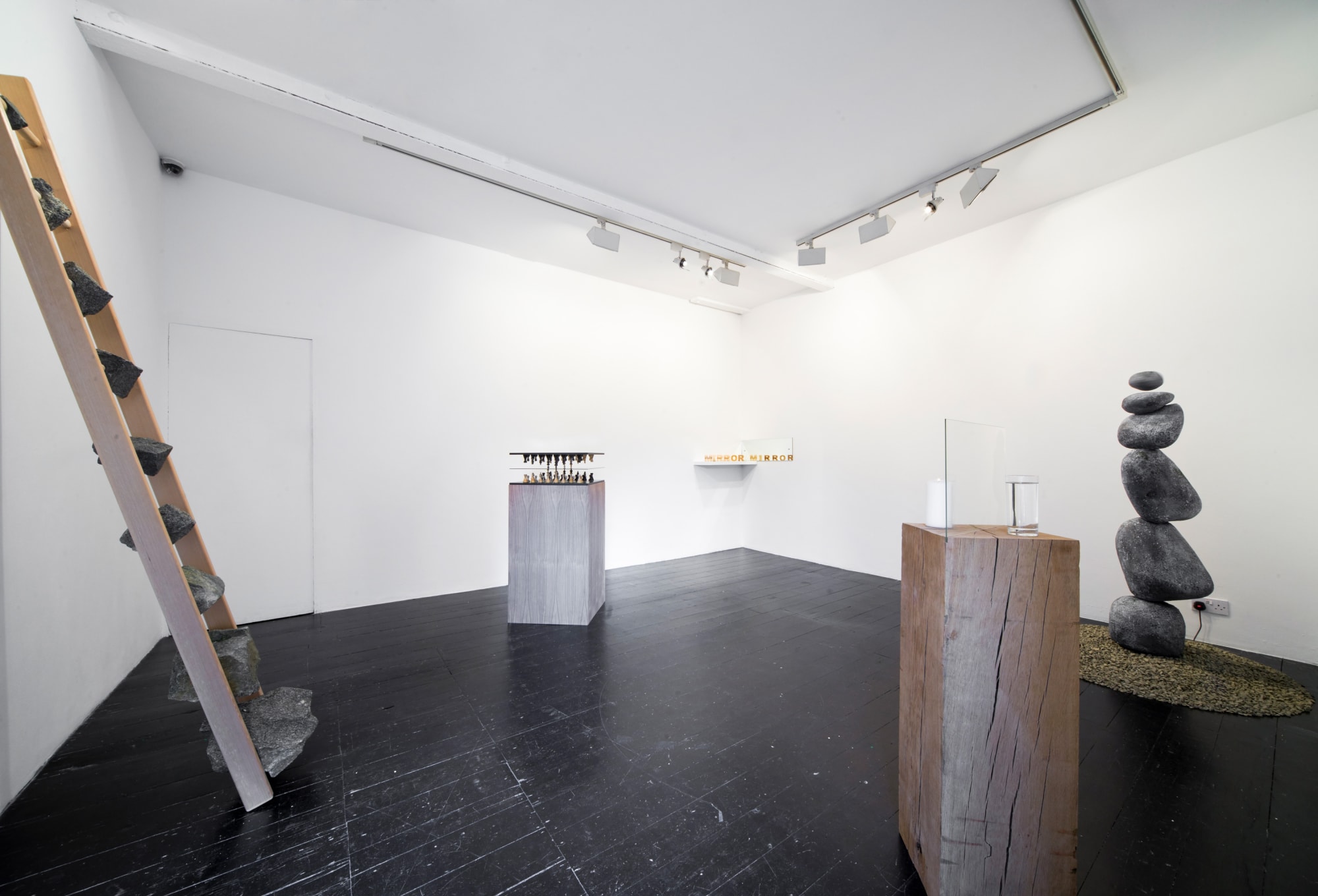 [LONDON] THE MIRROR’S MIRROR