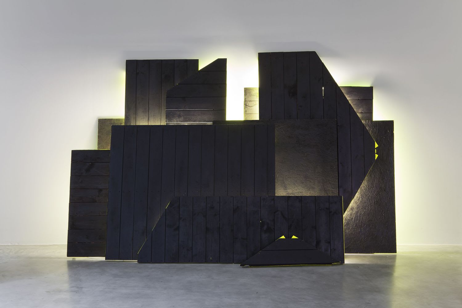 ASPHALTOS PHOS | Nathaniel Rackowe