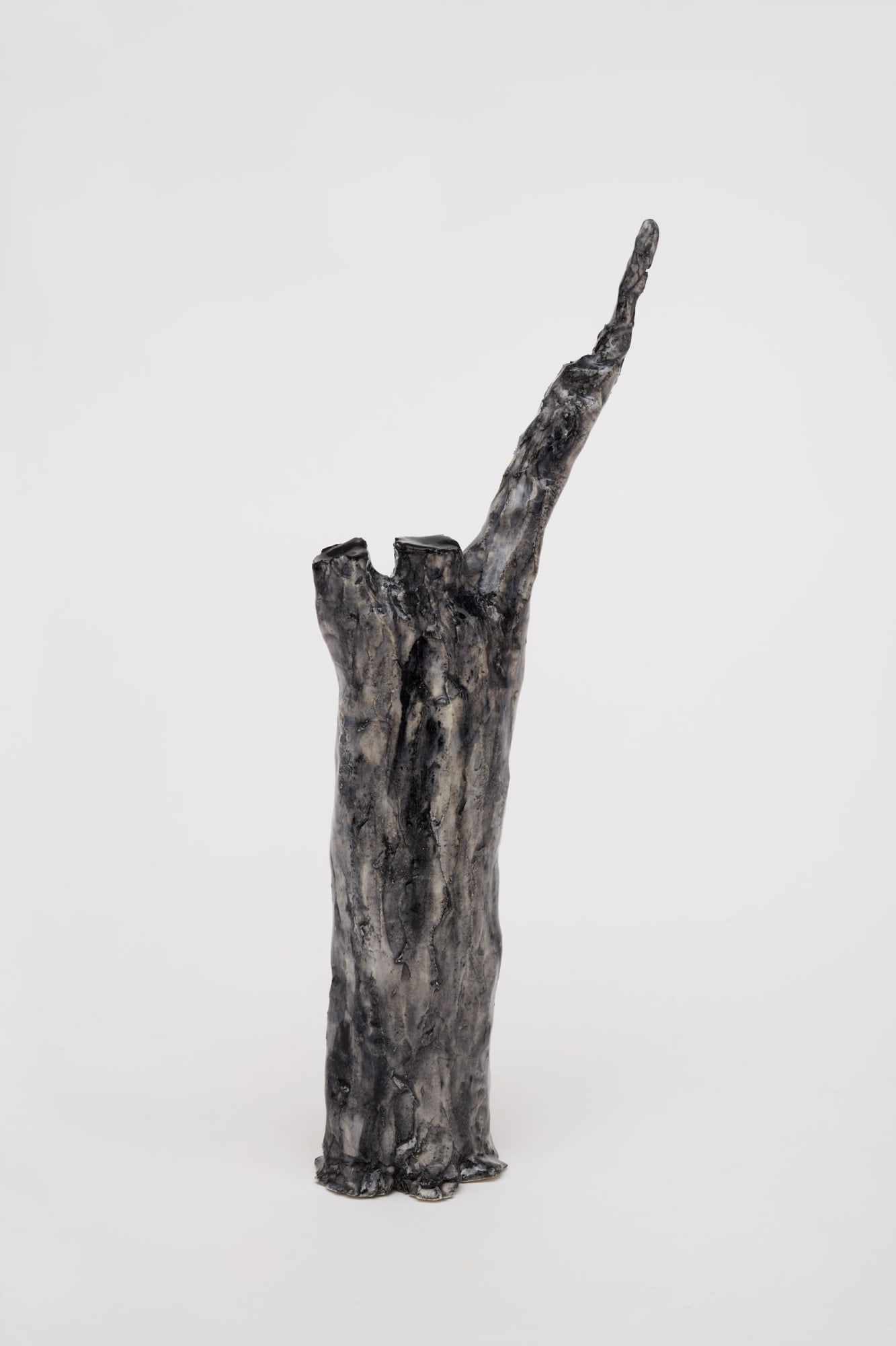Klara Kristalova Frihetsgudinnan / The Statue of Liberty, 2020 Glazed porcelain, 36,5x8x13 cm
