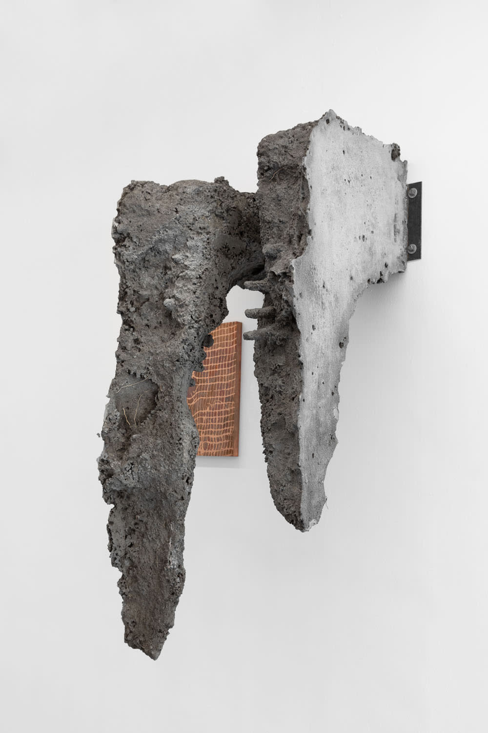 Tomás Díaz Cedeño Usando este cuerpo, 2019 Concrete, copper 110 x 80 x 50 cm (43.3 x 31.5 x 19.7 in)