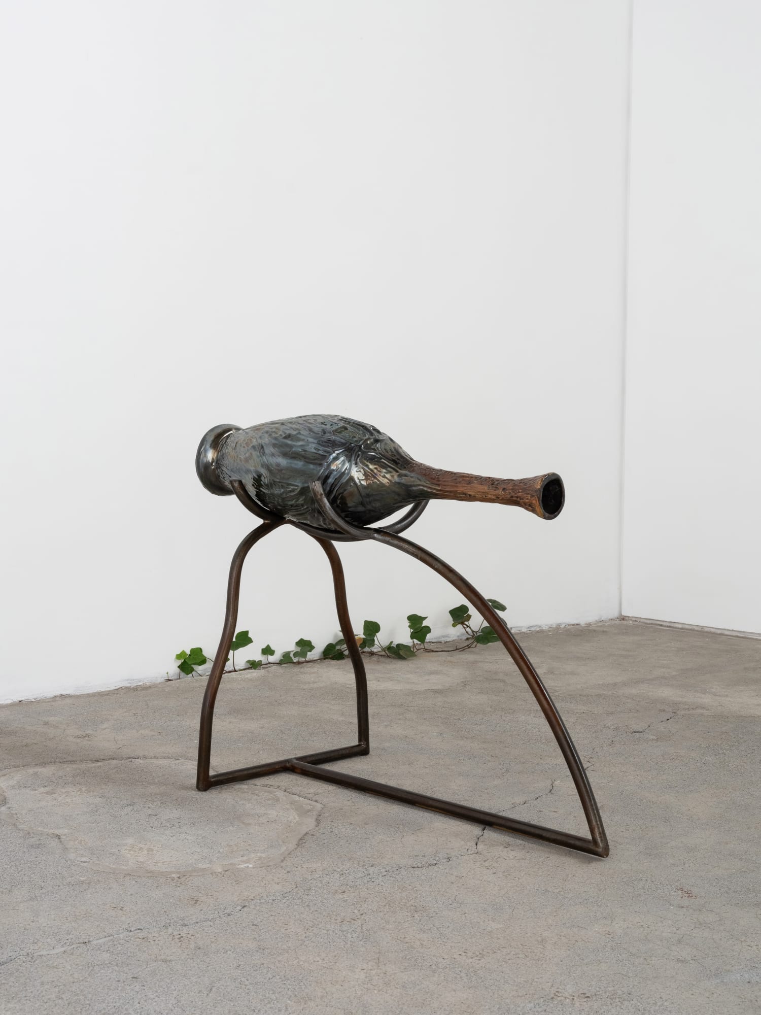 Vica Pacheco Bulbo de secretos, 2024 High temperature ceramic, metal base 66 x 40.5 x 80.5 cm (26 x 16 x 31.7 in)