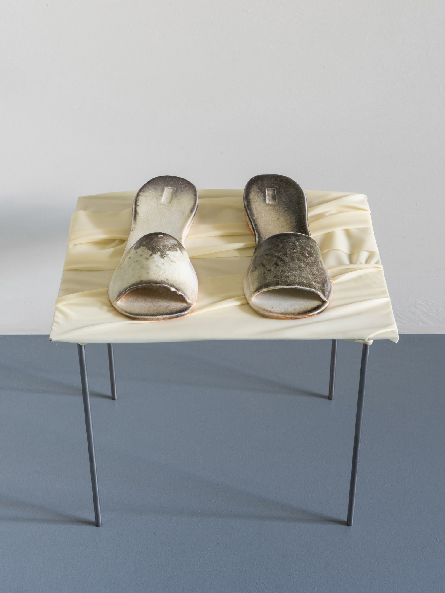 Natalia Ramos Paseo, 2:40am, 2025 Glazed ceramics, stainless steel 30 x 25 x 29 cm (11.8 x 9.8 x 11.4 in)