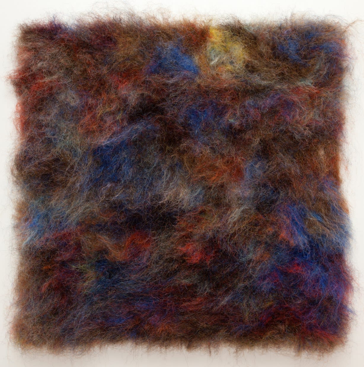 Loðverk (Blús), 2014 gervihár, net, viður Fur-ling (Blues), 2014 synthetic hair, mesh, wood 70 x 70 cm HRA0042