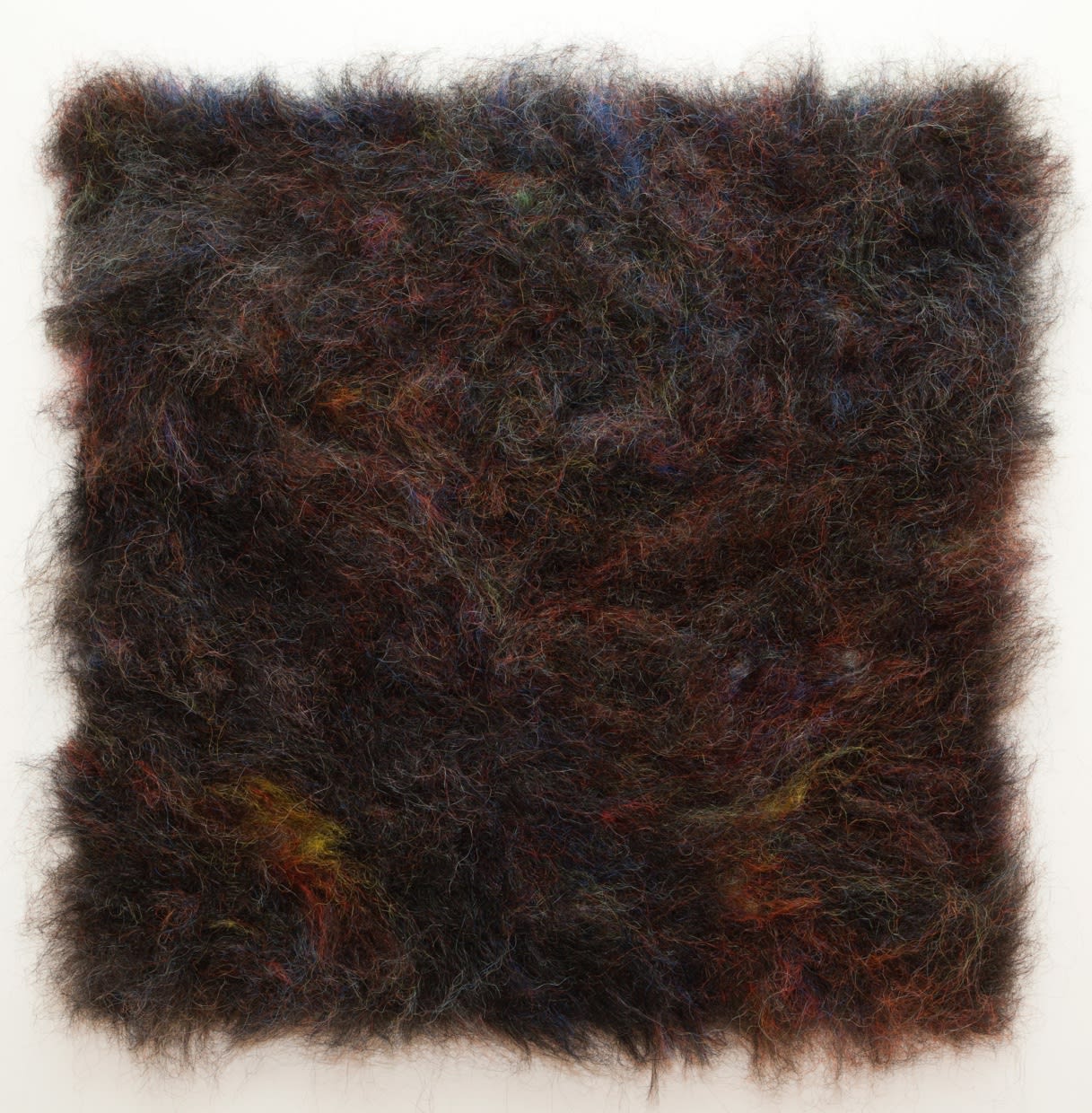 Loðverk (Myrkur), 2014 gervihár, net, viður Fur-ling (Darkness), 2014 synthetic hair, mesh, wood 70 x 70 cn HRA0043