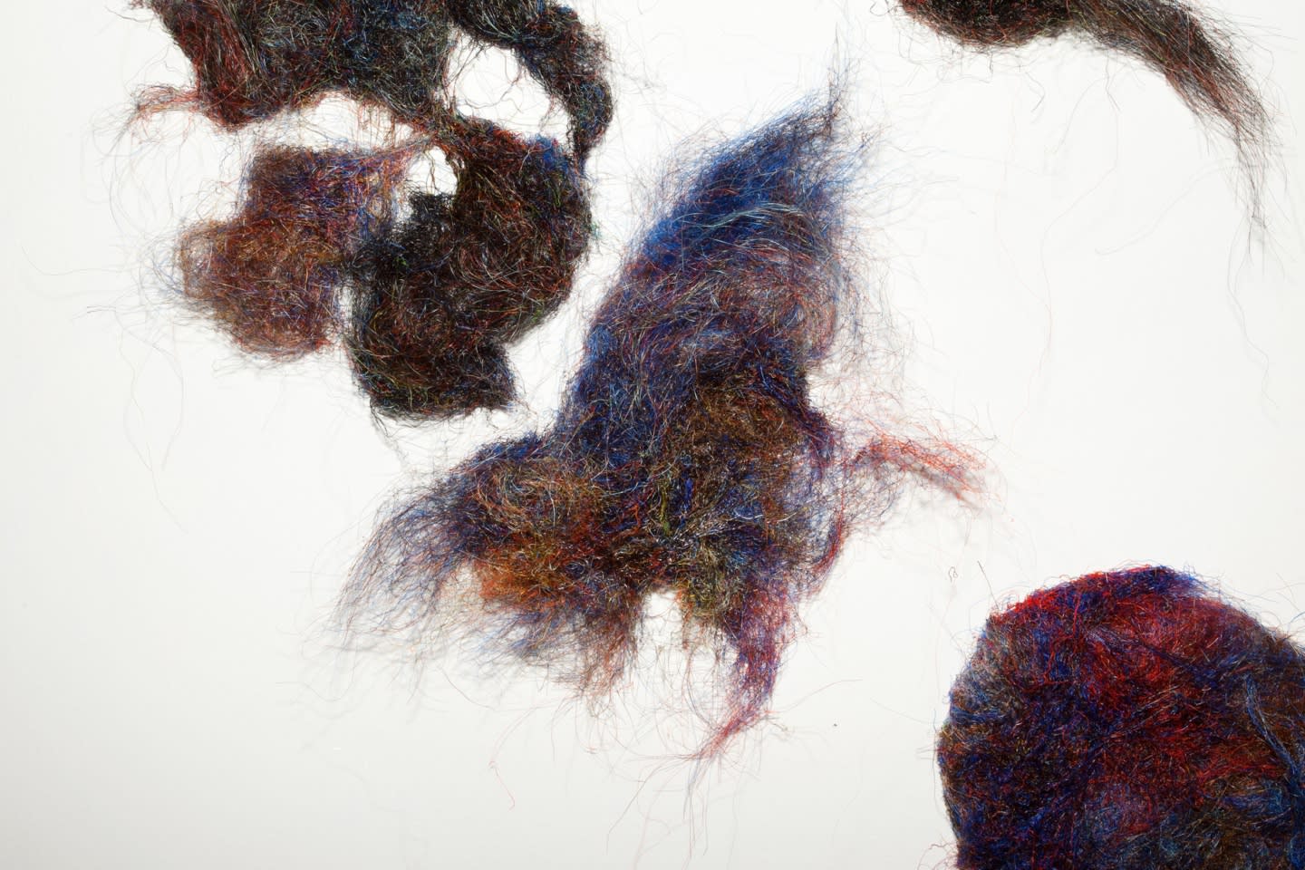 Tilfelli, 2014 gervihár Nonsicle, 2014 synthetic hair ca. 20 x 17 cm HRA0077