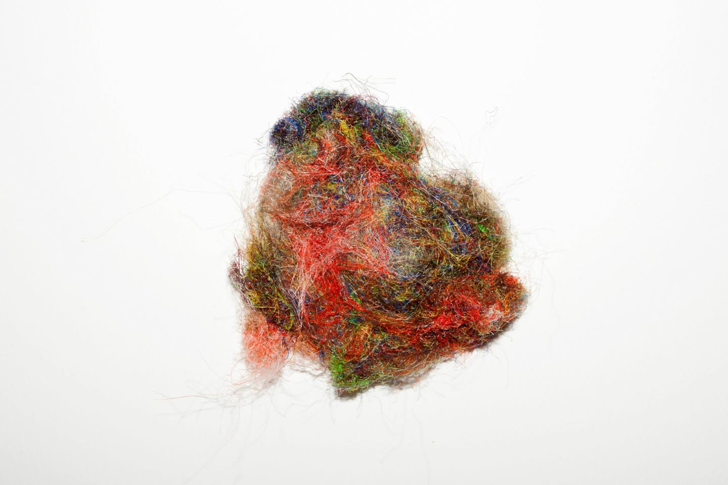 Tilfelli, 2014 gervihár Nonsicle, 2014 synthetic hair ca 14 x 13 cm HRA0073