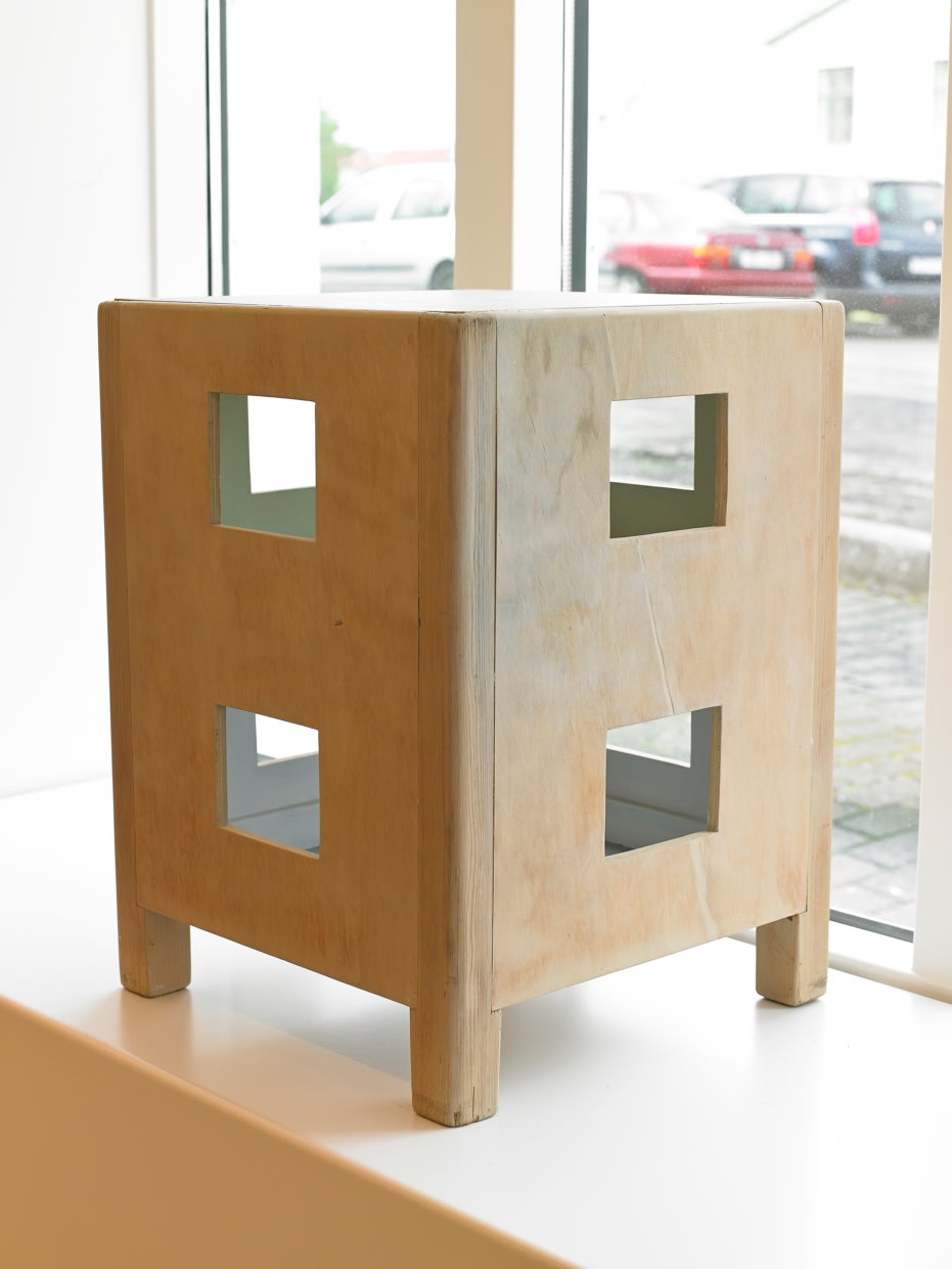 Guðjón Ketilsson Nafnlaust, 2013 notað húsgagn, viður Untitled, 2013 found furniture, wood 45.5 x 34 x 34 cm GUK0100
