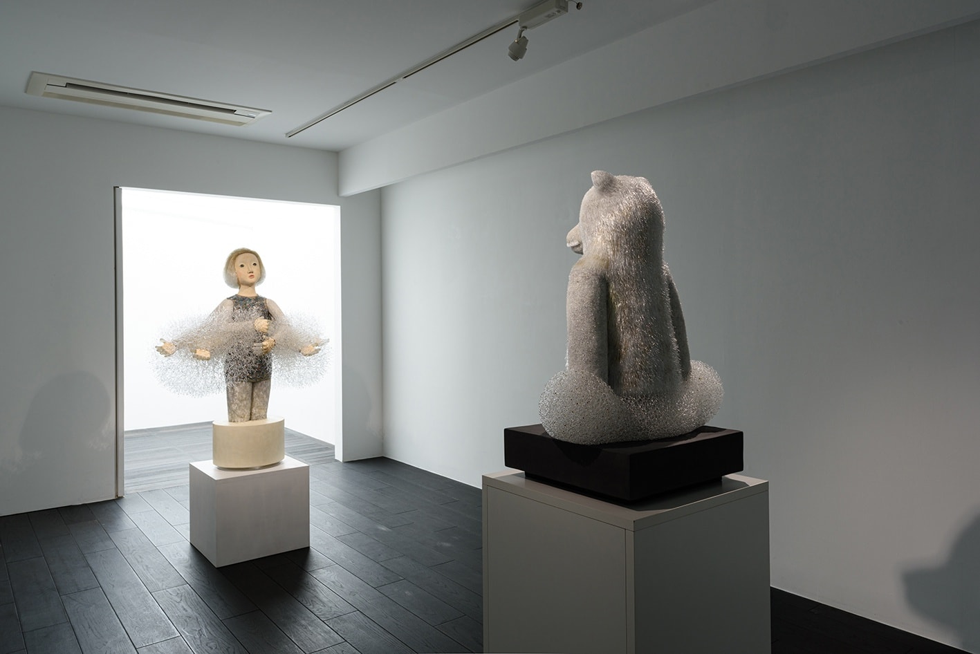 菅野 有紀子: 「撫でる、抱き寄せる、リードを持つ」