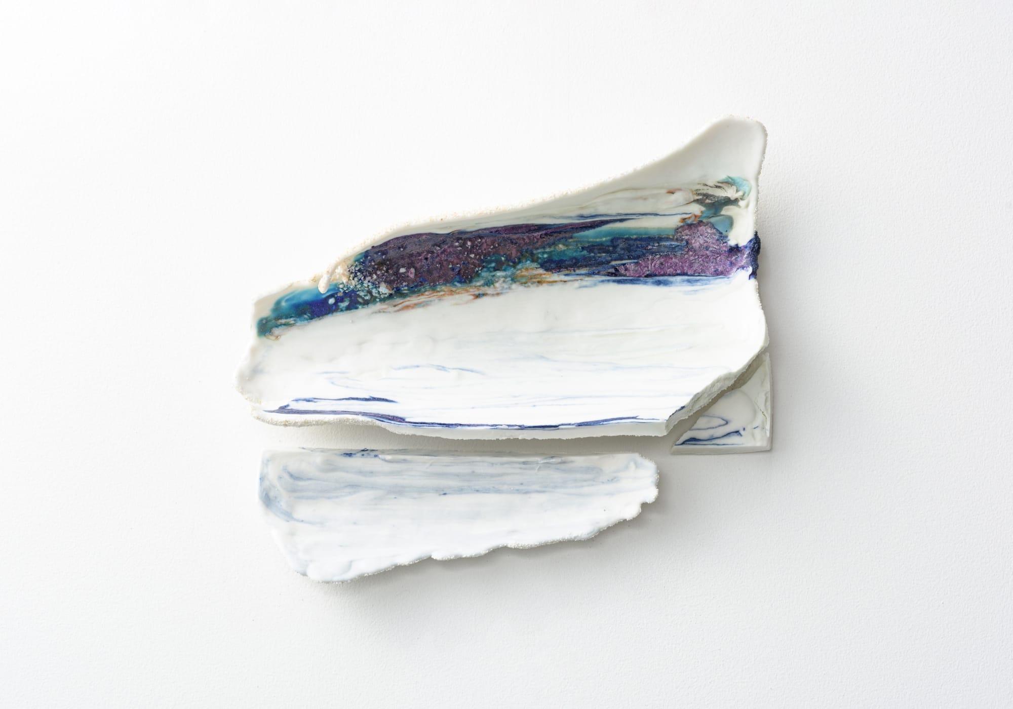 あはうみのつちときおく X/ Biwa Lake' s Horizons X 2022, 信楽透土、顔料、釉薬、シャモット/ Ceramic, pigments, glaze and chamotte H5 × W26 × D22 cm