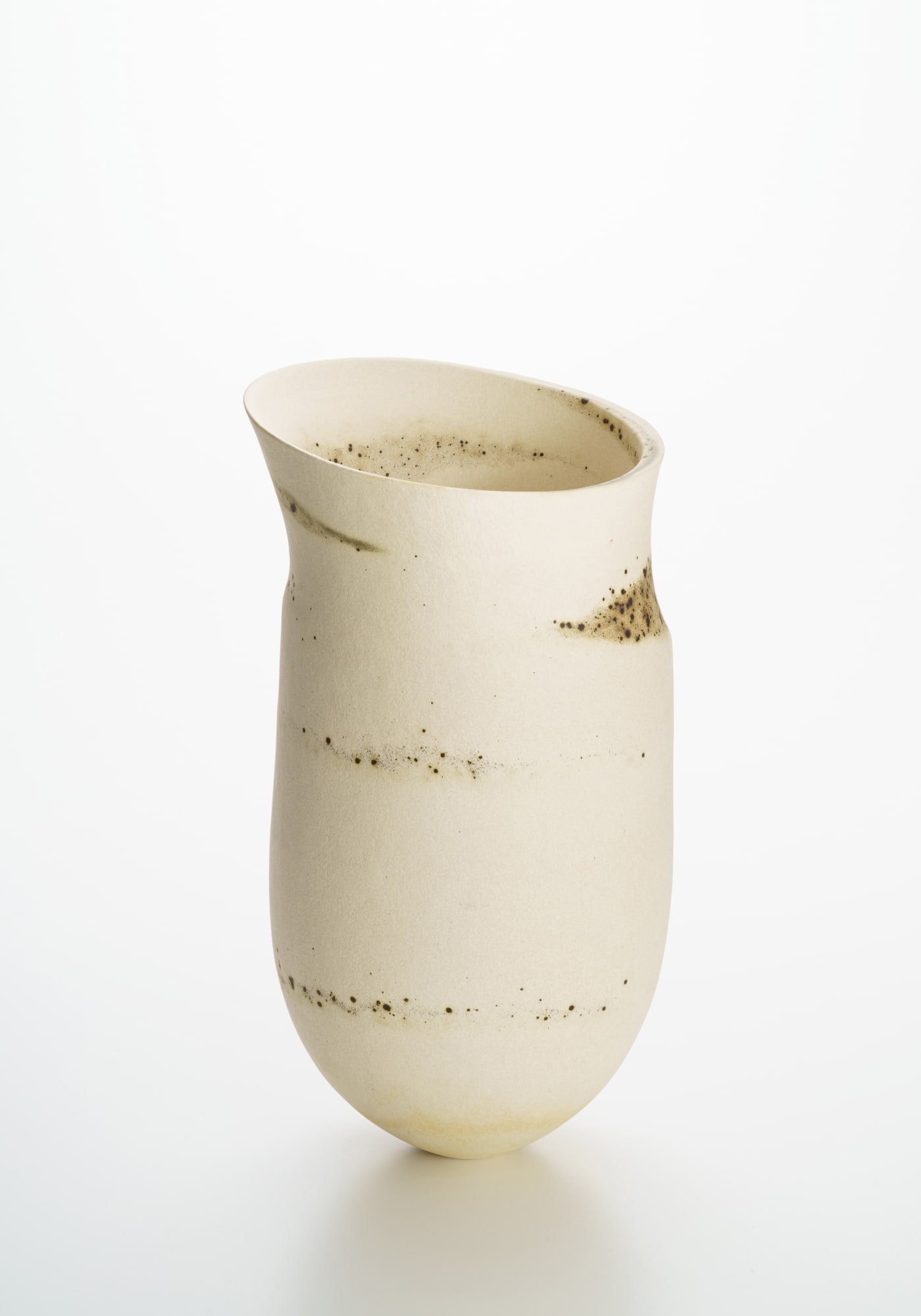 ジェニファー・リー： セラミックとドローイング