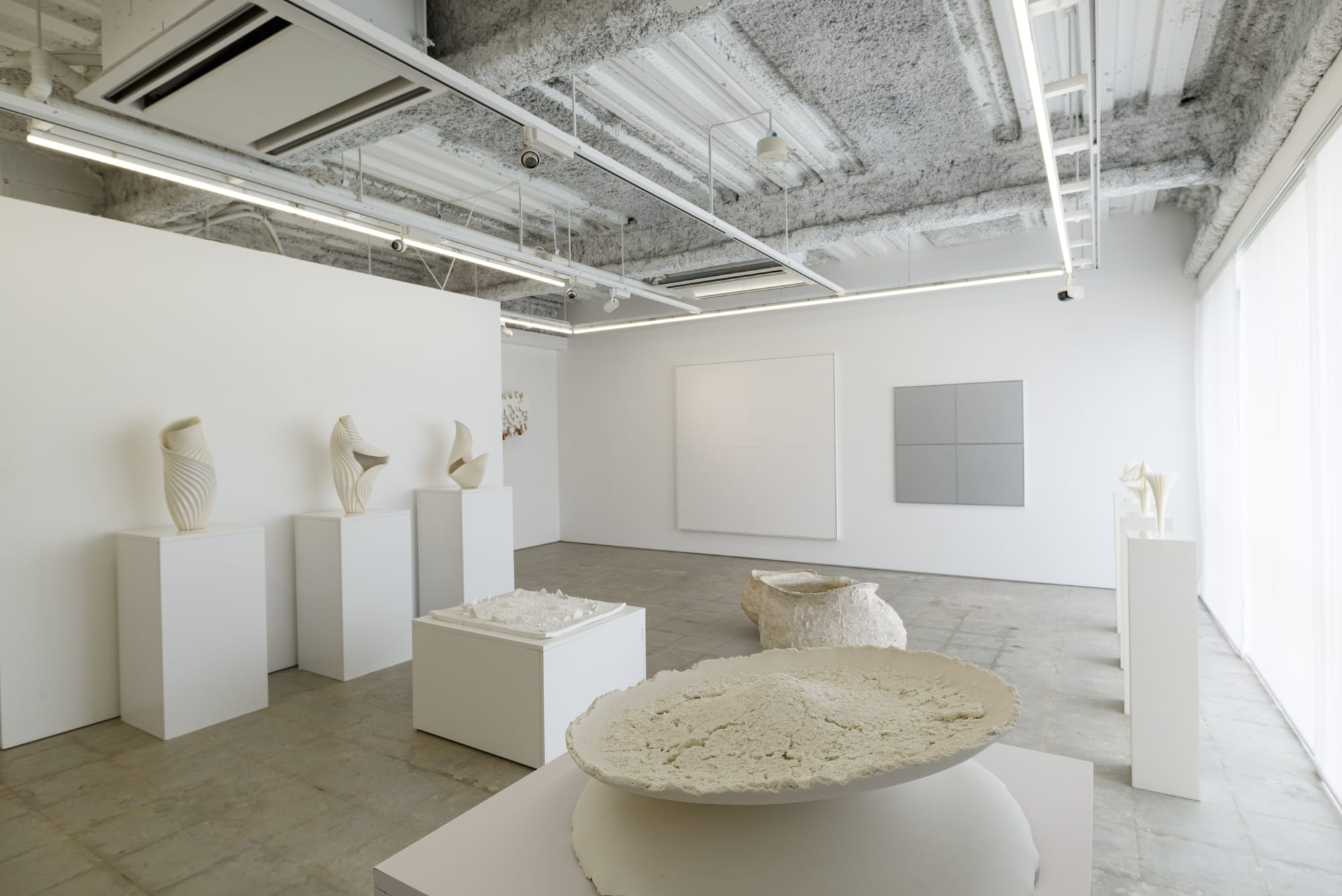 グループ展: 白