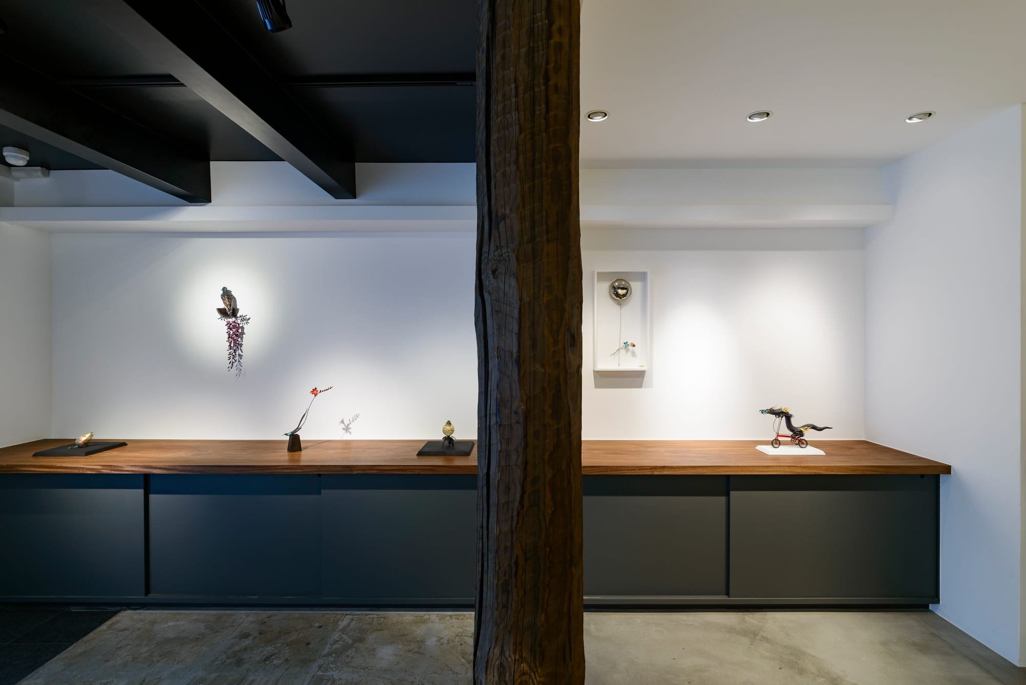 金属の平面表現：畠山 耕治、留守 玲 、水代 達史、上田 剛