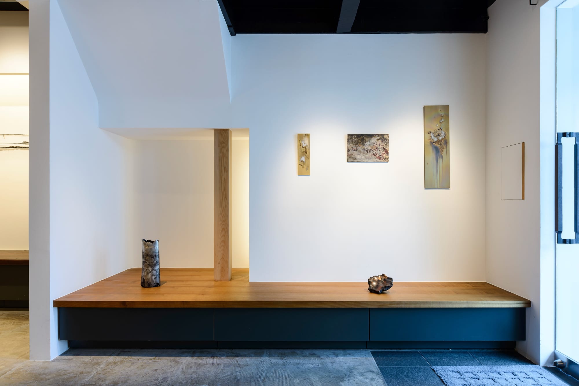 金属の平面表現：畠山 耕治、留守 玲 、水代 達史、上田 剛