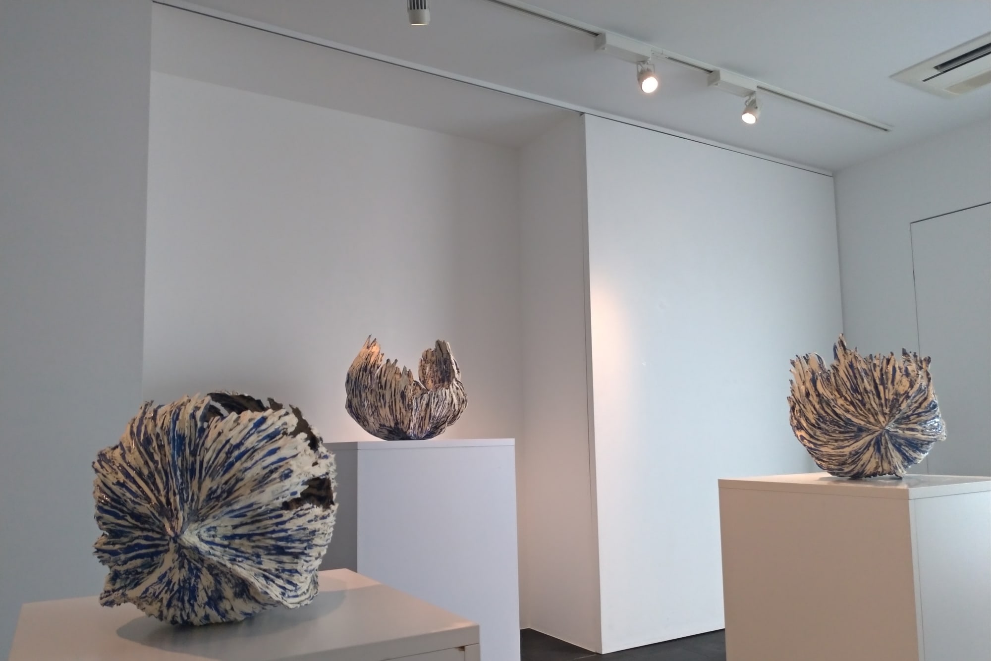 橋本満智子：青．時の重なり