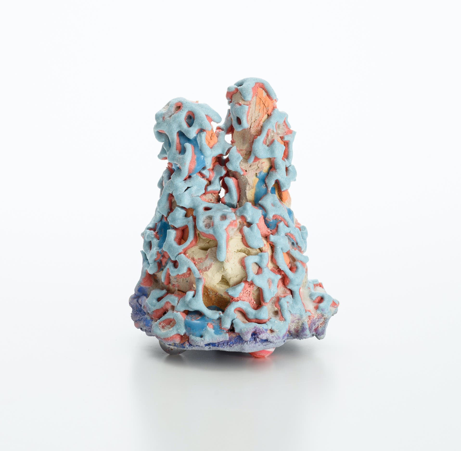 雨上がりのにおい703022/ Smell after the rain 703022 2022, 粘土、釉薬、(作品裏側:メディウム、アクリ ル絵具、スーパーボール)/ Ceramic clay, glaze, (Back side: medium, acrylic paint, super ball) H15.5 × W11 × D11.5 cm