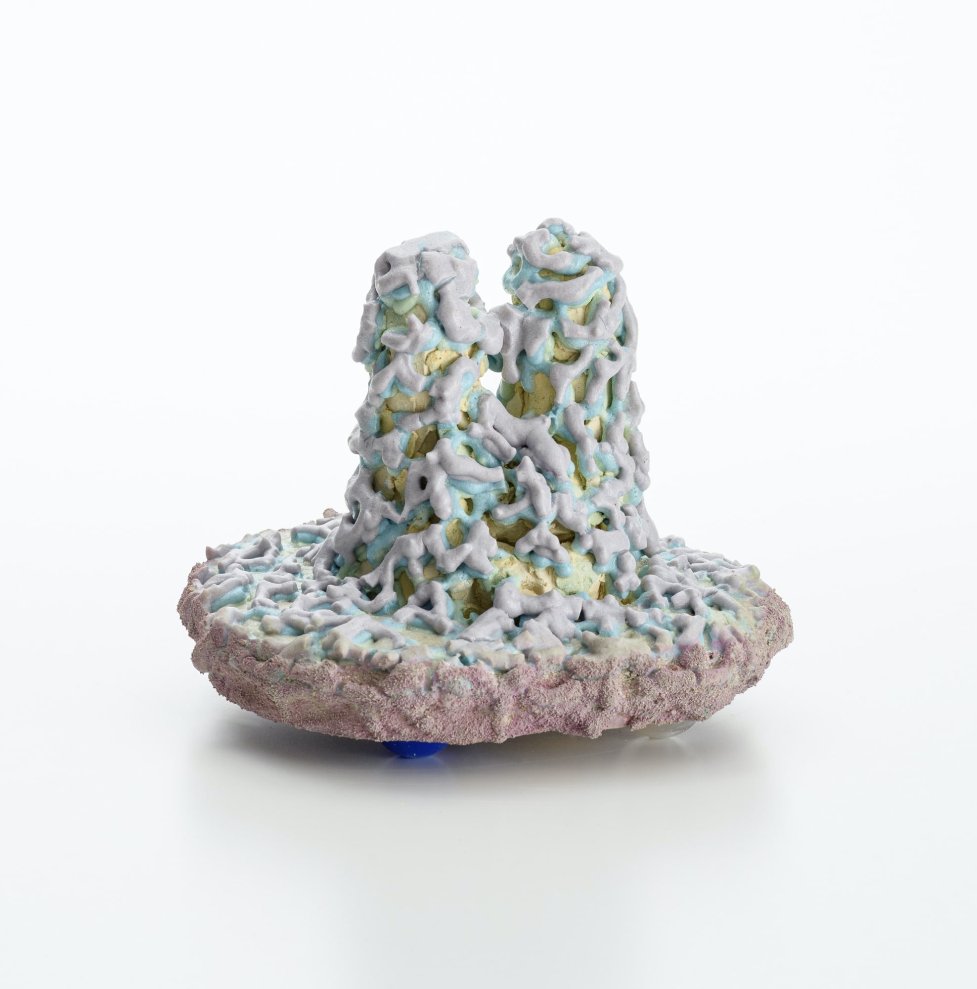 雨のにおい213022/ The smell of rain 213022 2022, 粘土、釉薬、(作品裏側:メディウム、アクリ ル絵具、スーパーボール)/ Ceramic clay, glaze, (Back side: medium, acrylic paint, super ball) H14.5 × W17.5 × D16.5 cm