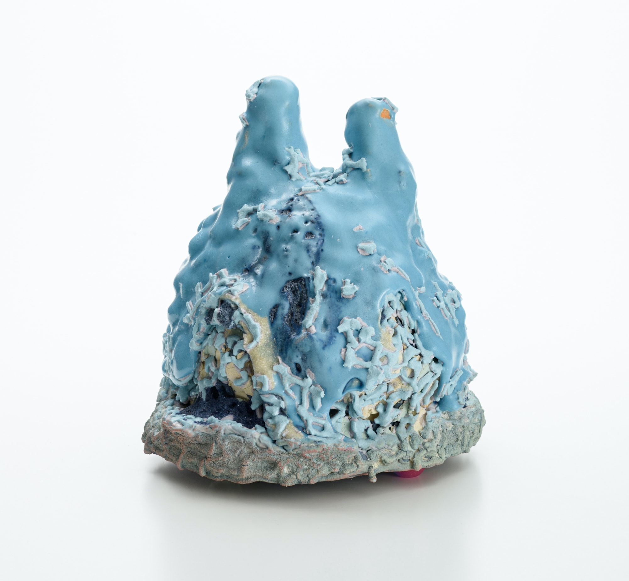 雨の感触723022/ Feeling of rain 723022 2022, 粘土、釉薬、(作品裏側:メディウム、アクリ ル絵具、スーパーボール)/ Ceramic clay, glaze, (Back side: medium, acrylic paint, super ball) H28 × W27.5 × D25.5 cm