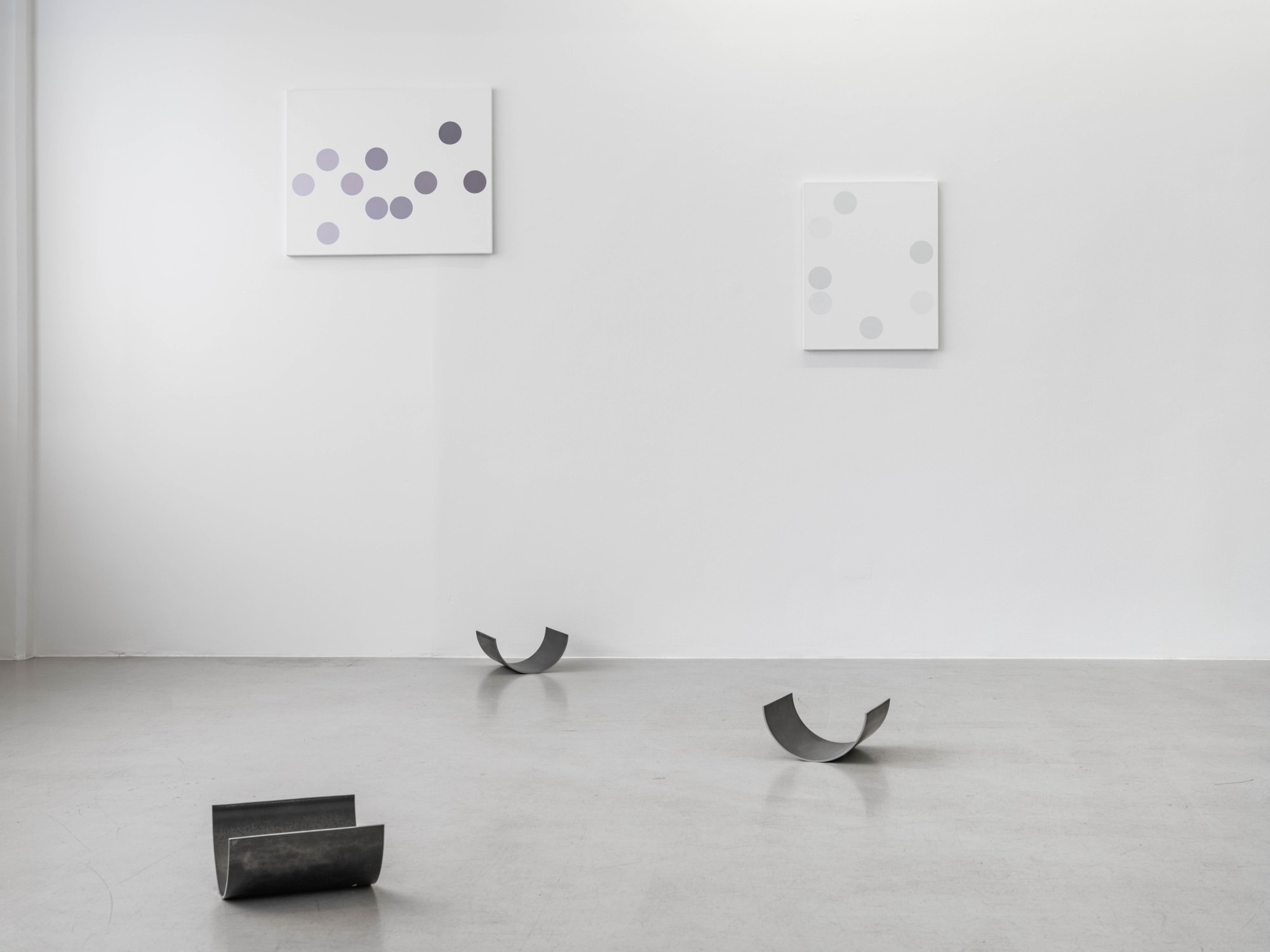 Installation view, Kristina Matousch, Split, 2022, Cecilia Hillström Gallery. Photo: Jean-Baptiste Béranger