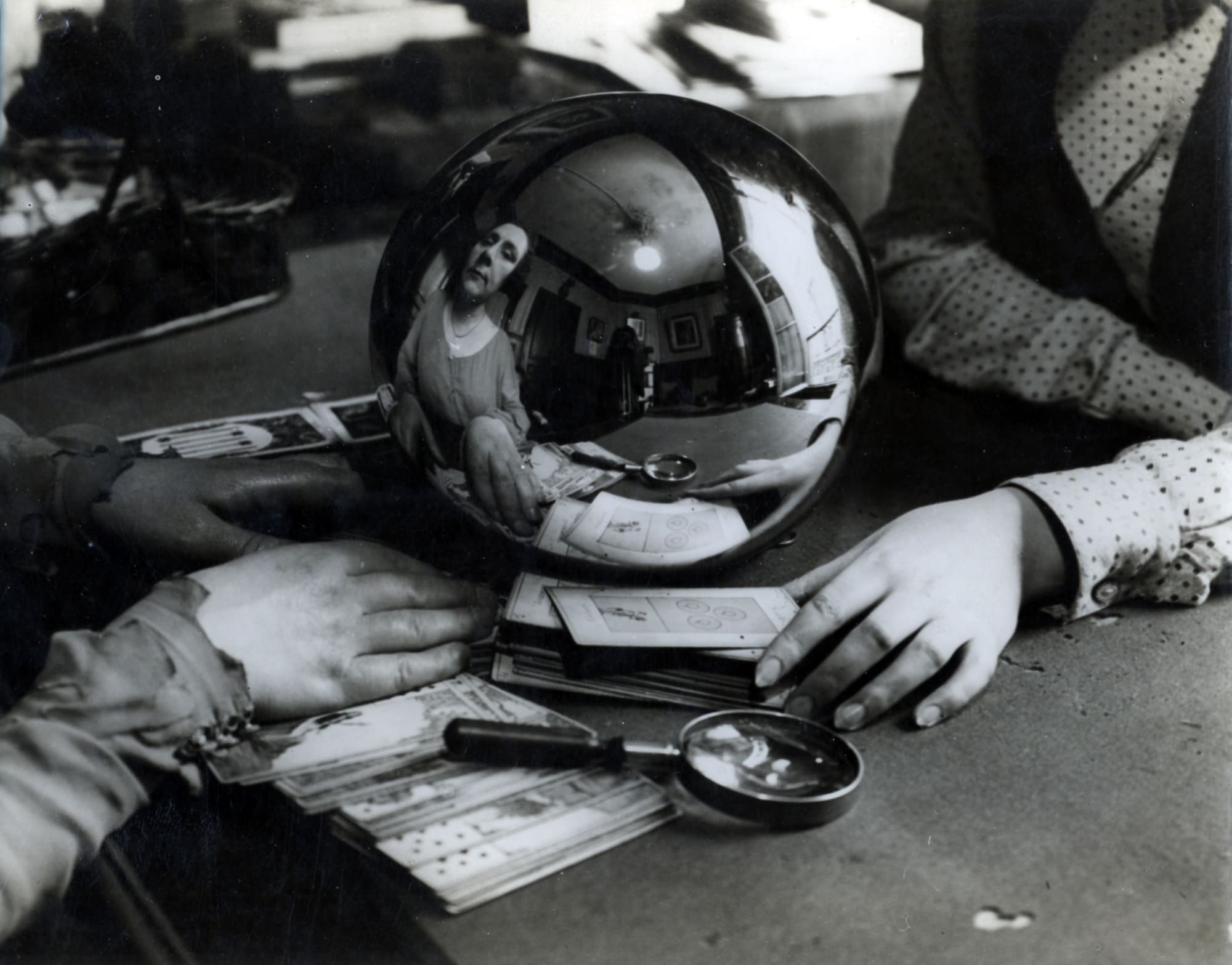 André Kertész n(1894-1985) Fortune Teller, 1930 Gelatin silver print, printed c. 1930 Annotated with artist stamp and ‘European Picture Service’ label on verso 7 1/8 x 9 1/2 in (18.1 x 24.13 cm)