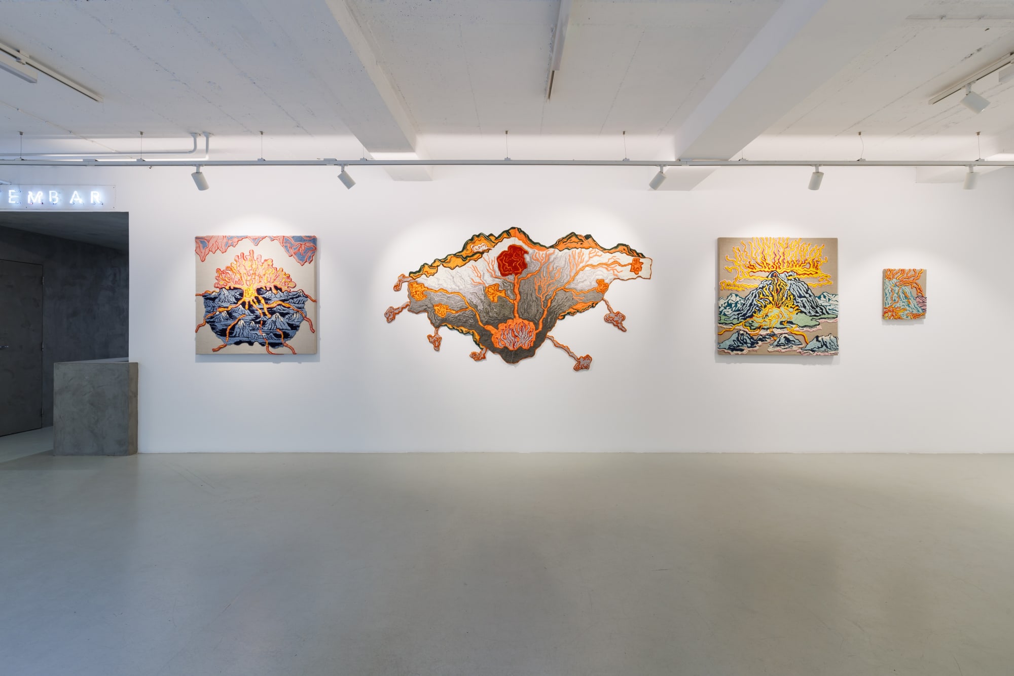 Brankica Zilovic, vue de l'exposition "Eruptive Worlds", 2024. Solo Show, Novembar Gallery, Belgrade. © Marijana Jankovic