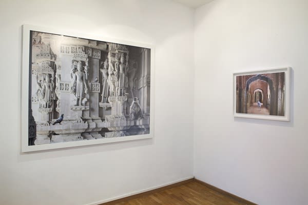 KAREN KNORR | TRANSMIGRATIONS : INDIA SONG ET VILLA SAVOYE