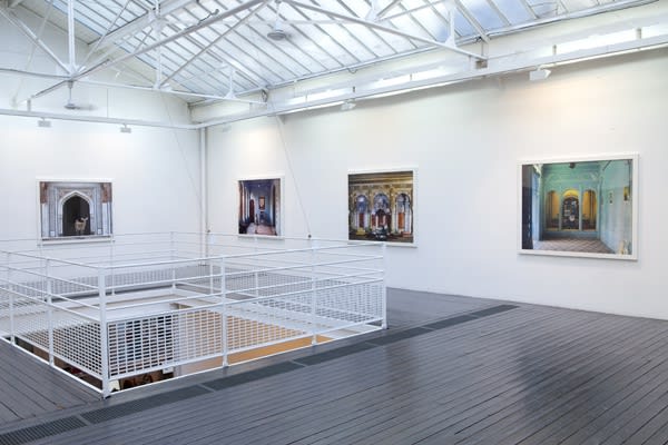 KAREN KNORR | TRANSMIGRATIONS : INDIA SONG ET VILLA SAVOYE