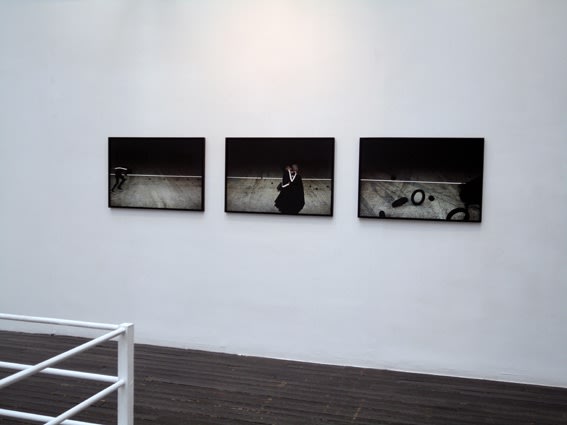 Corinne Mercadier I Devant un champ obscur