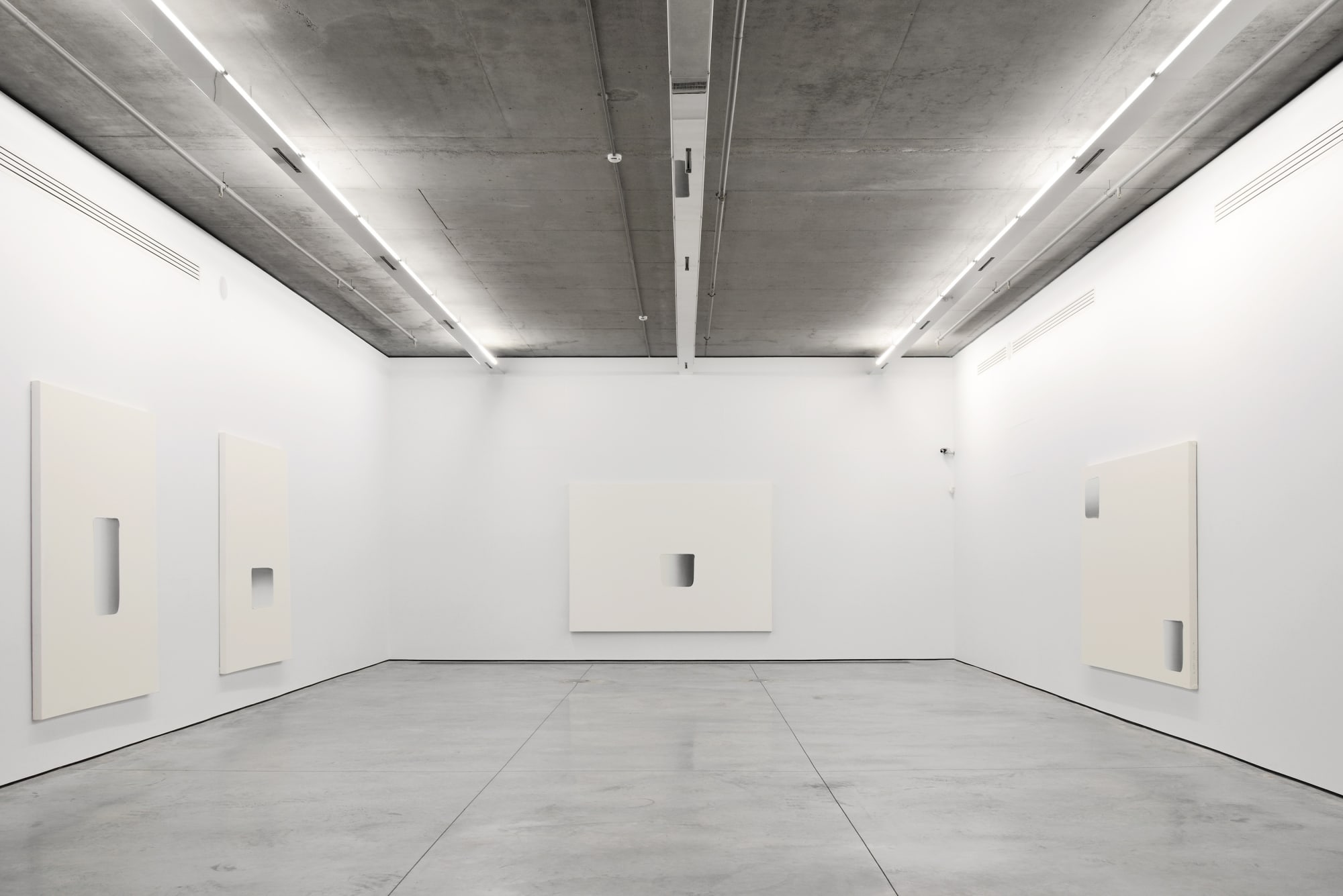 Installation view from Lee Ufan at Gary Tatintsian Gallery, November 14, 2014–March 23, 2015