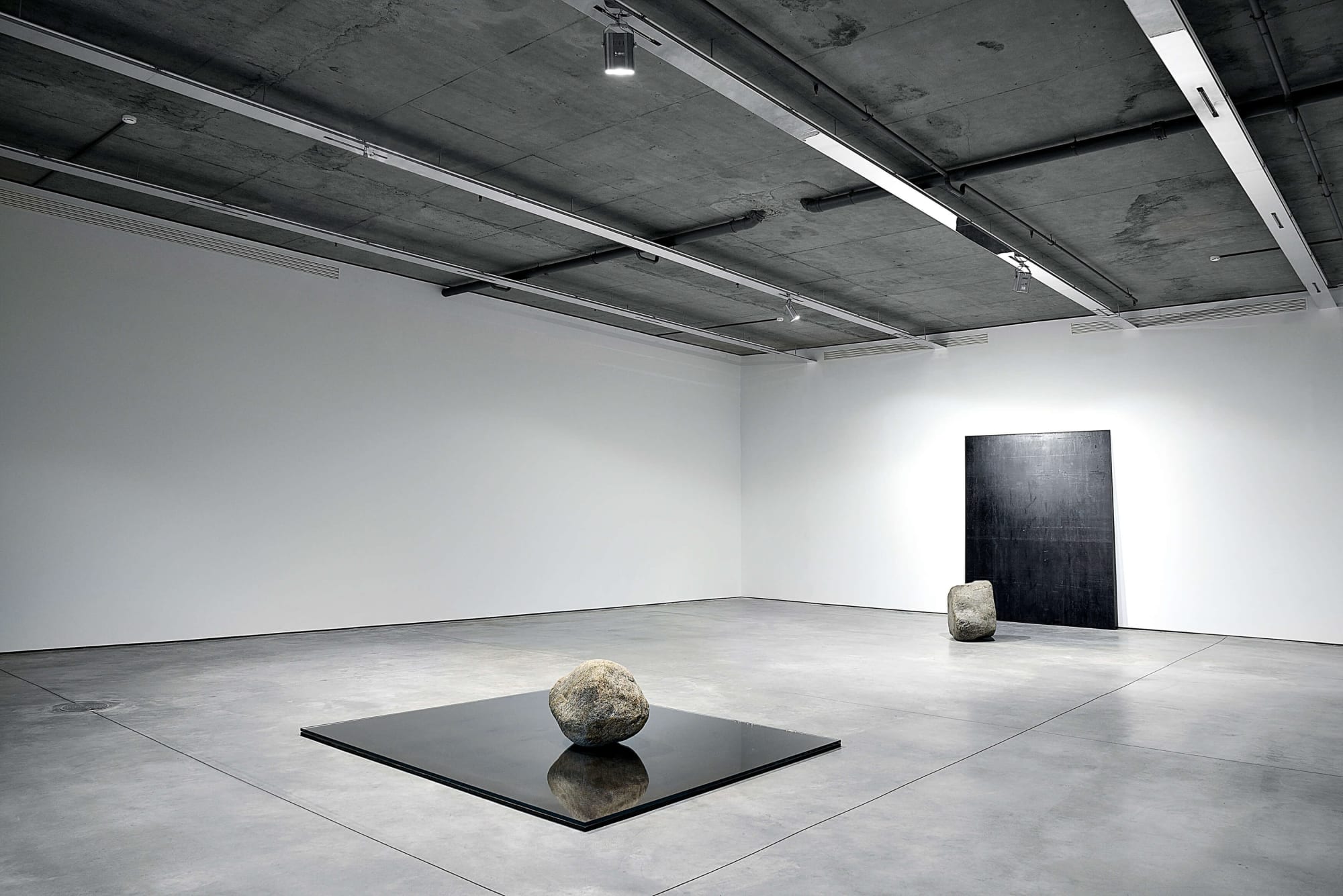 Installation view from Lee Ufan at Gary Tatintsian Gallery, November 14, 2014–March 23, 2015