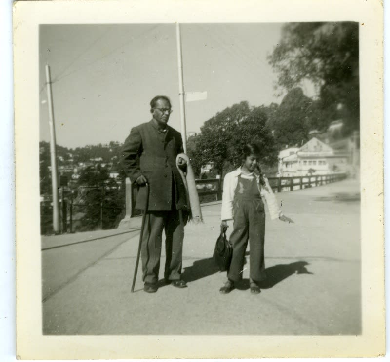 Benode Behari Mukherjee with Mrinalini Mukherjee, 1950s