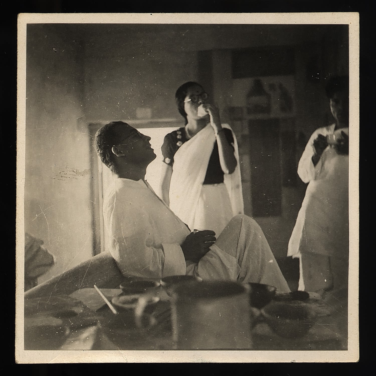 Benode Behari Mukherjee while painting thye Mural at Cheena Bhavana, 1942.