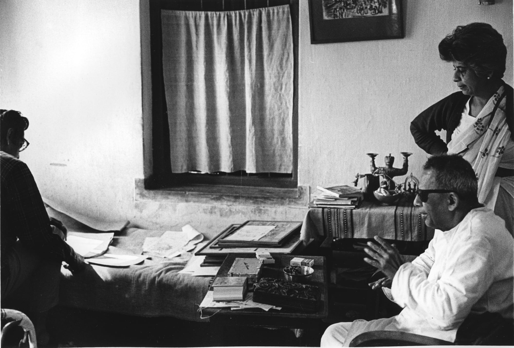 Benode Behari Mukherjee and Leela Mukherjee with Satyjait Ray, c. 1971