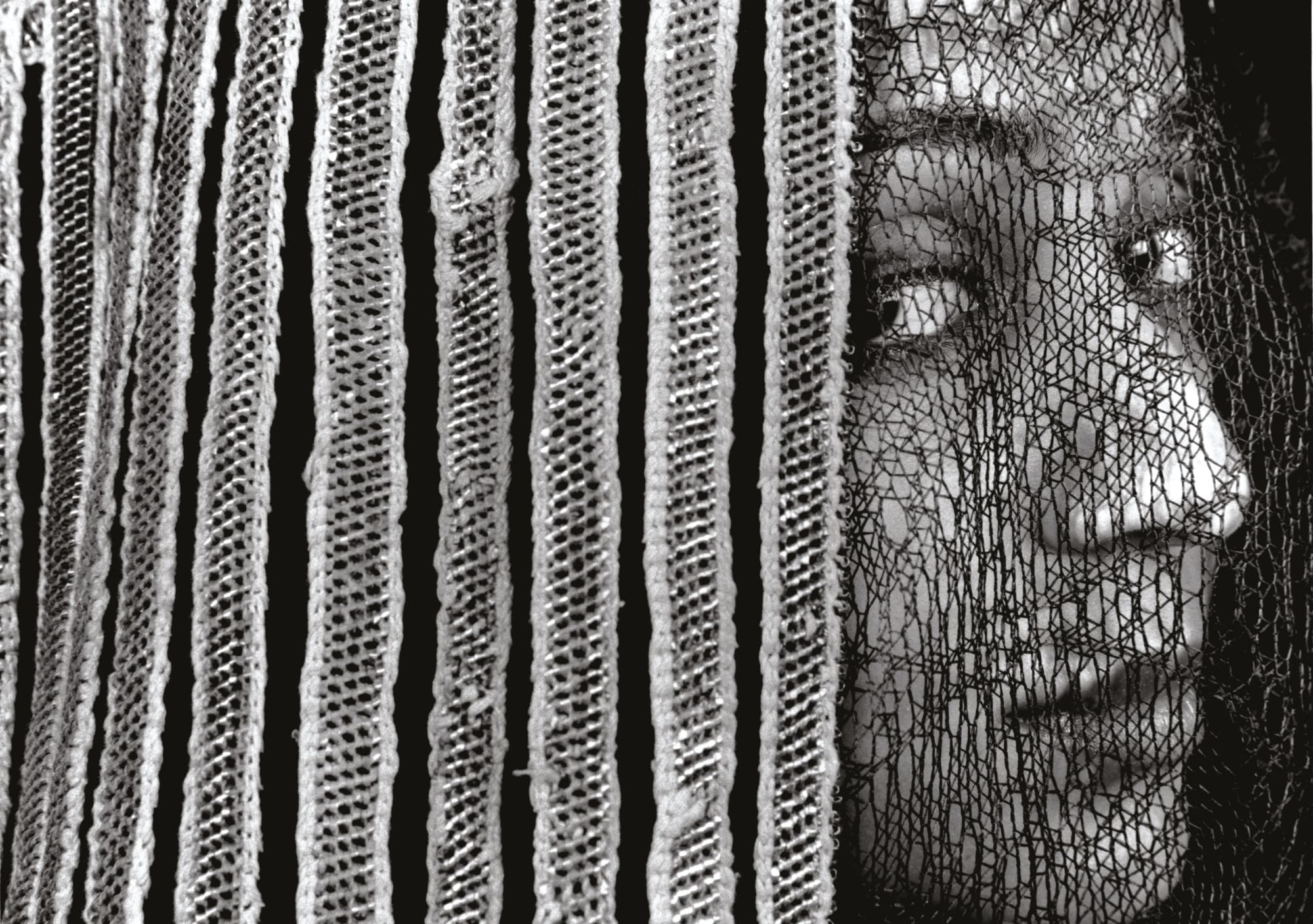 Look beyond the veil | انظرخلف الخمار 2005 SILVER GELATIN PRINT | مطبوعة جيلاتين فضية EDITIONS 10 + AP 40 X 50 CM