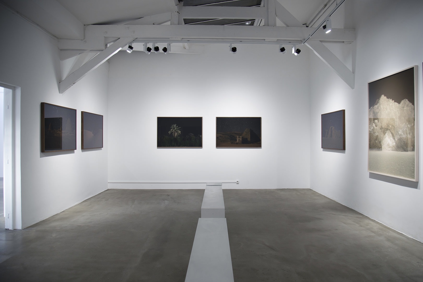 Monolithes, Galerie Clémentine de la Féronnière, Paris, 2022