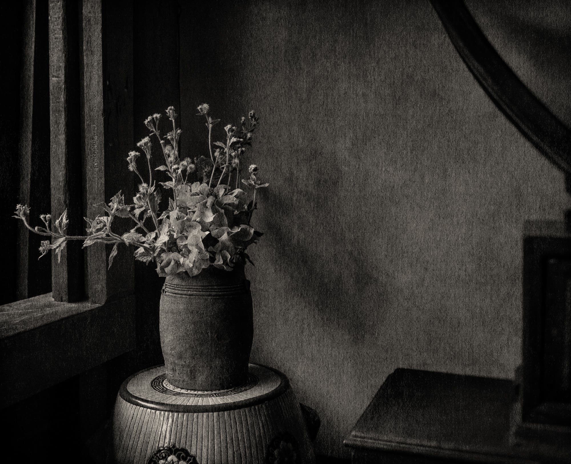 FLORE, [Sans titre] Tirage argentique à l’agrandisseur réalisé par l’artiste, teinté au thé et ciré 24 x 30 cm