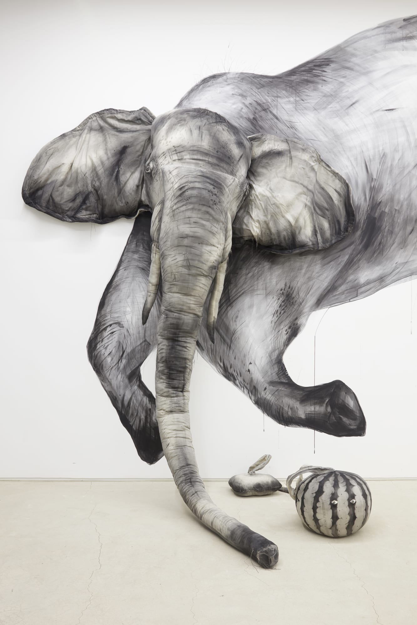 두번째 어머니, mixed media, dimension variable (345x250x47cm(머리), 225x500cm(전체), 60x46x240cm(수박), 2pcs), 2019