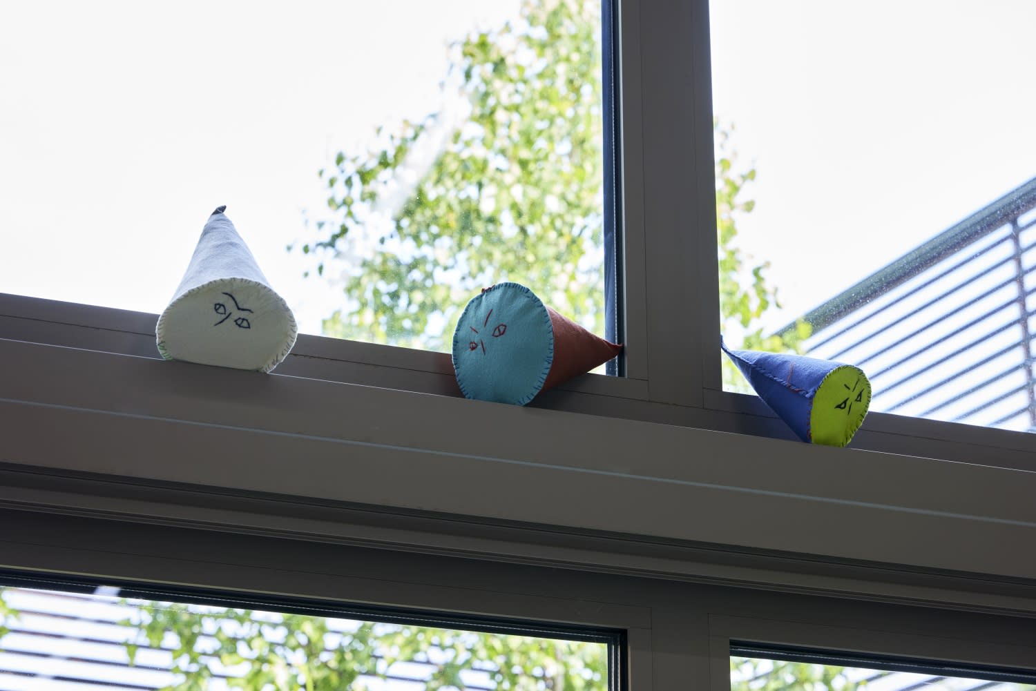 작은 관찰자들Little Observers, 펠트에 바느질 stitching on felt, various size, 2025