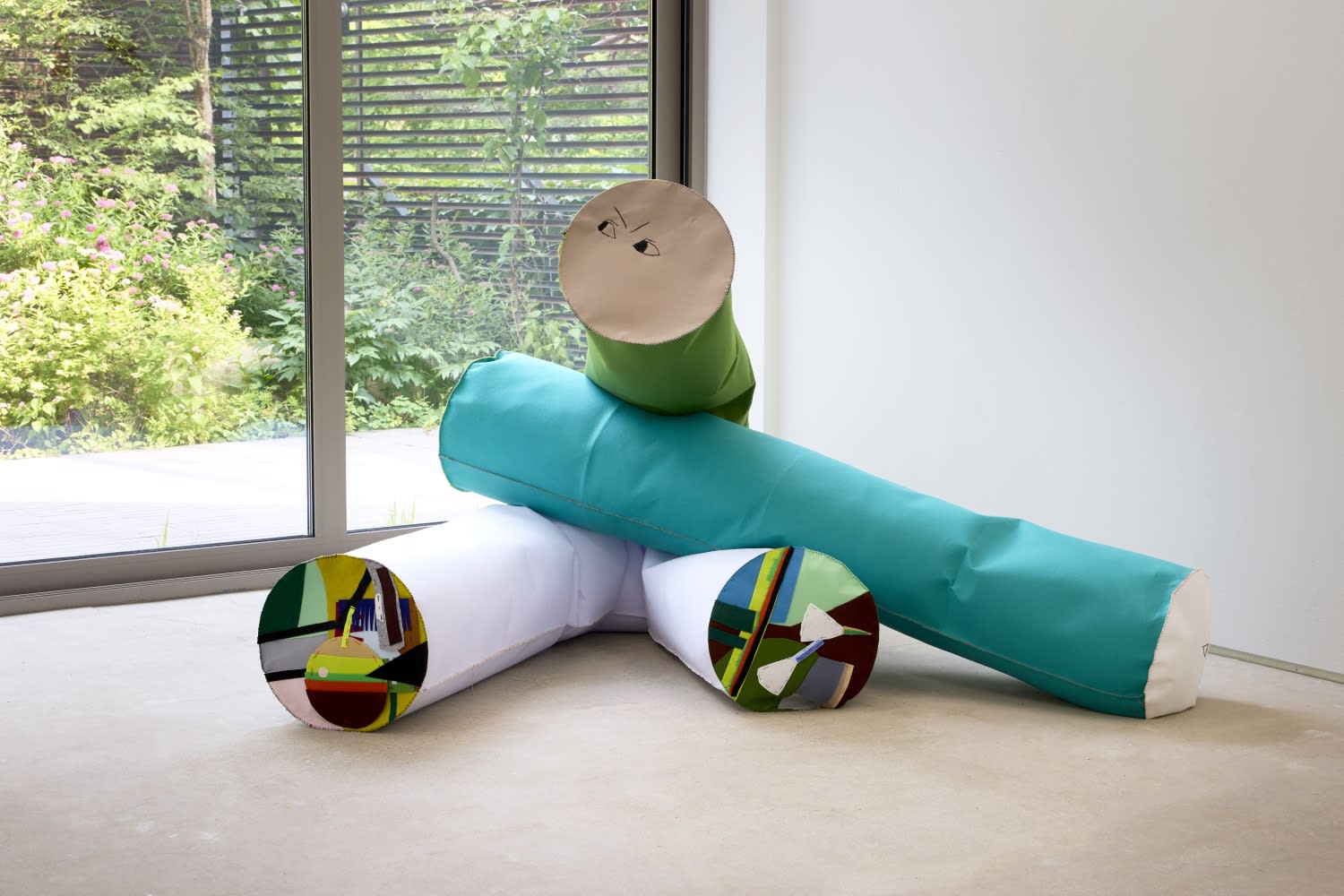 관찰하는 얼굴들 Watching Faces, 펠트에 바느질 stitching on felt, various size, 2025