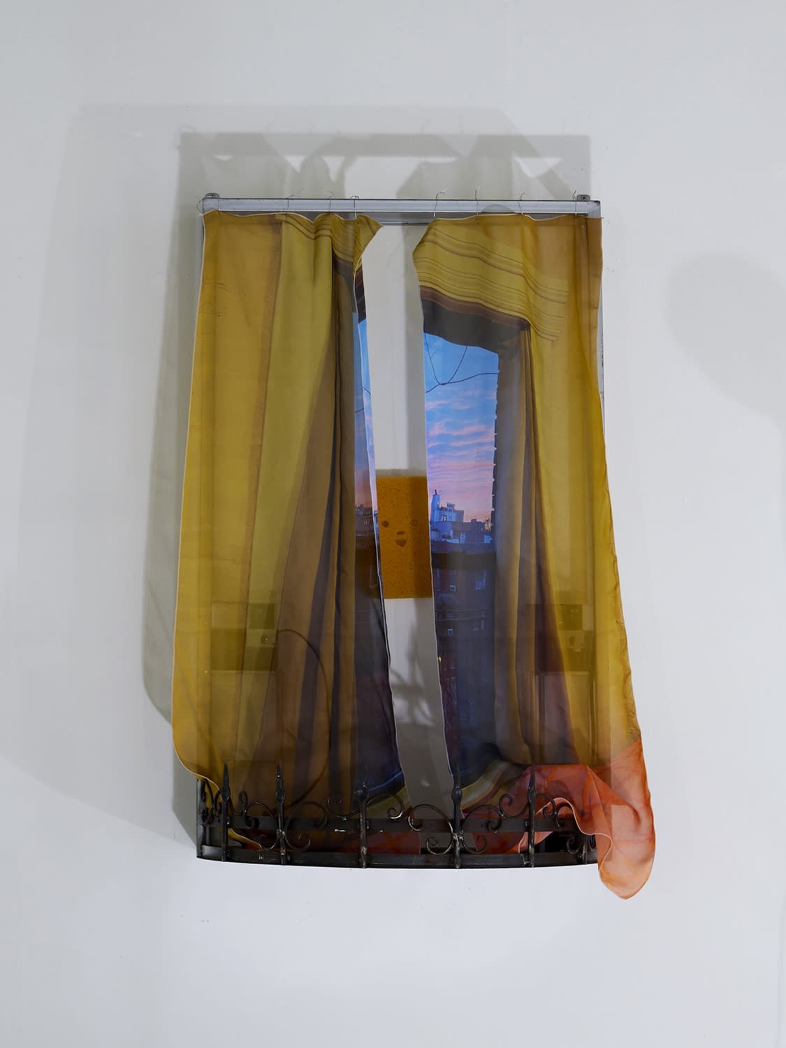 2023년 페리지갤러리에서 선보인 〈Michel2: Ink and Love Backup 2–5〉의 커튼을 가영의 방 이미지로 교체 A curtain from Michel2: Ink and Love Backup 2–5, presented at Perigee Gallery in 2023, replaced with an image of Ghayoung’s room, 혼합 매체 mixed media, 61×46×100cm, 2023-2026