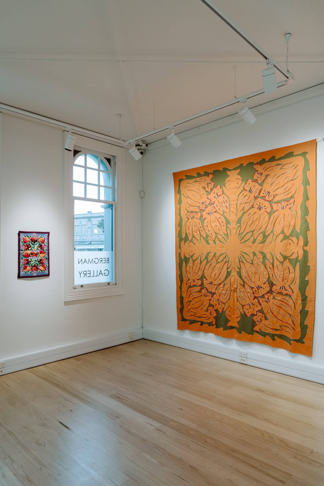 Te Vaerua O Te Vaine, Our Mother's Hands